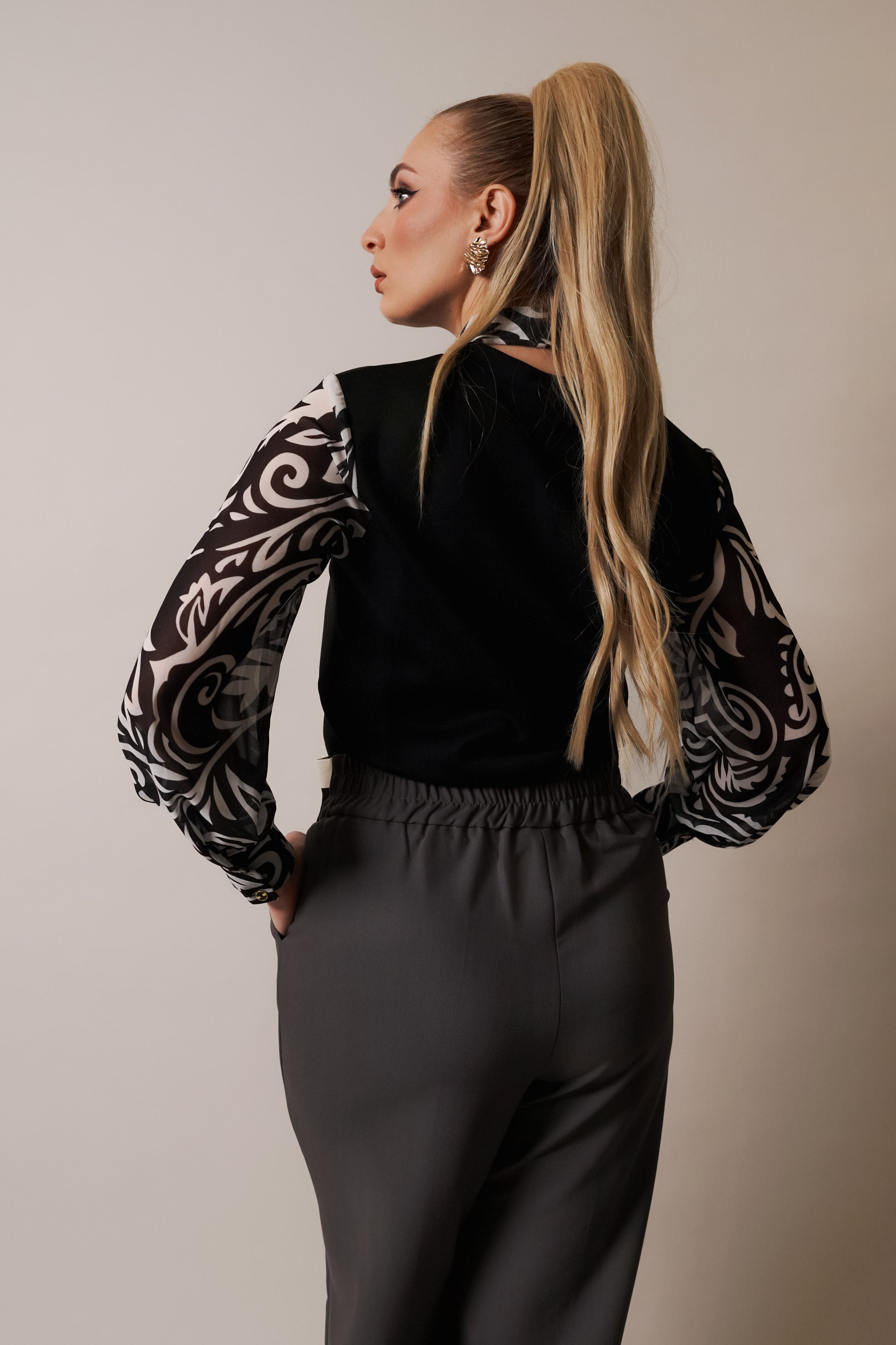 Hlače - elegantne sive hlače sa gumom u struku