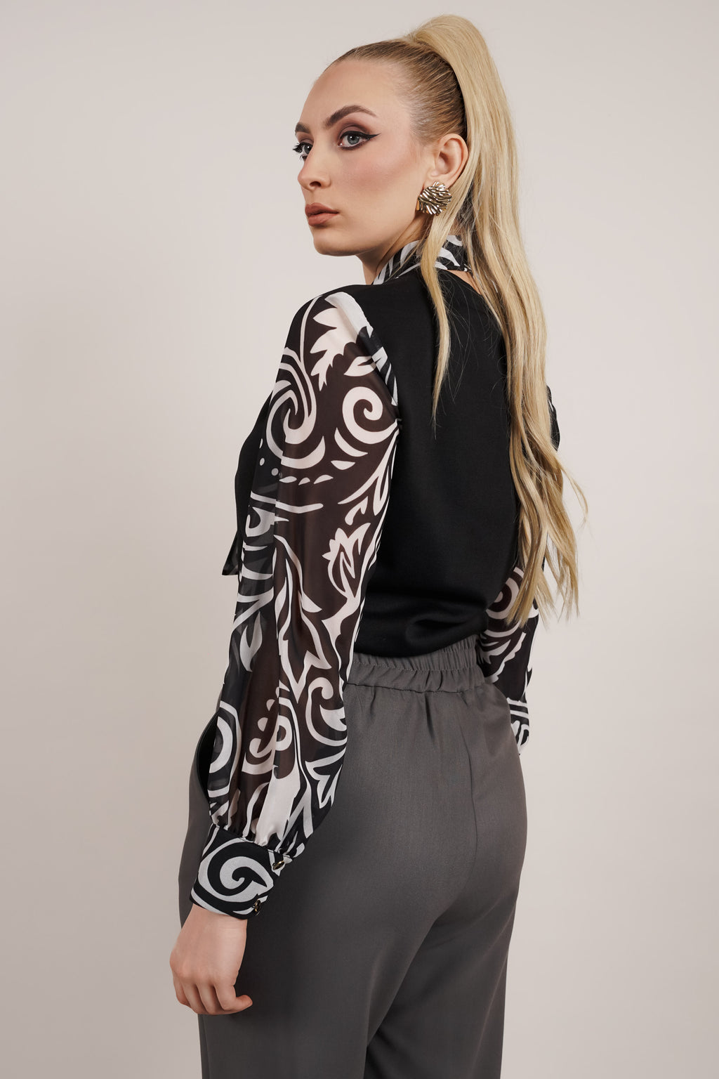 Hlače - elegantne sive hlače sa gumom u struku