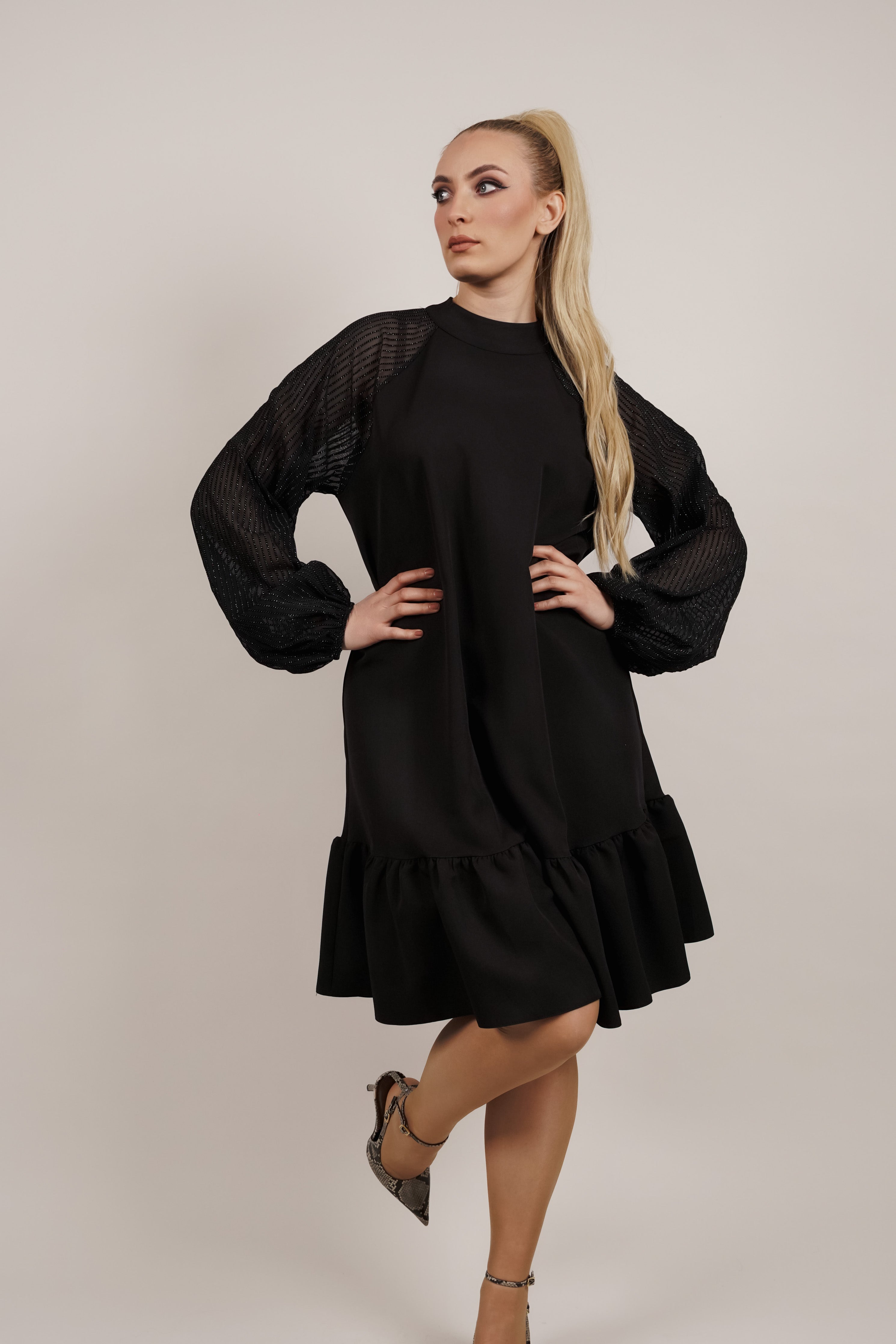 Selene - crna haljina sa romantičnim rukavima