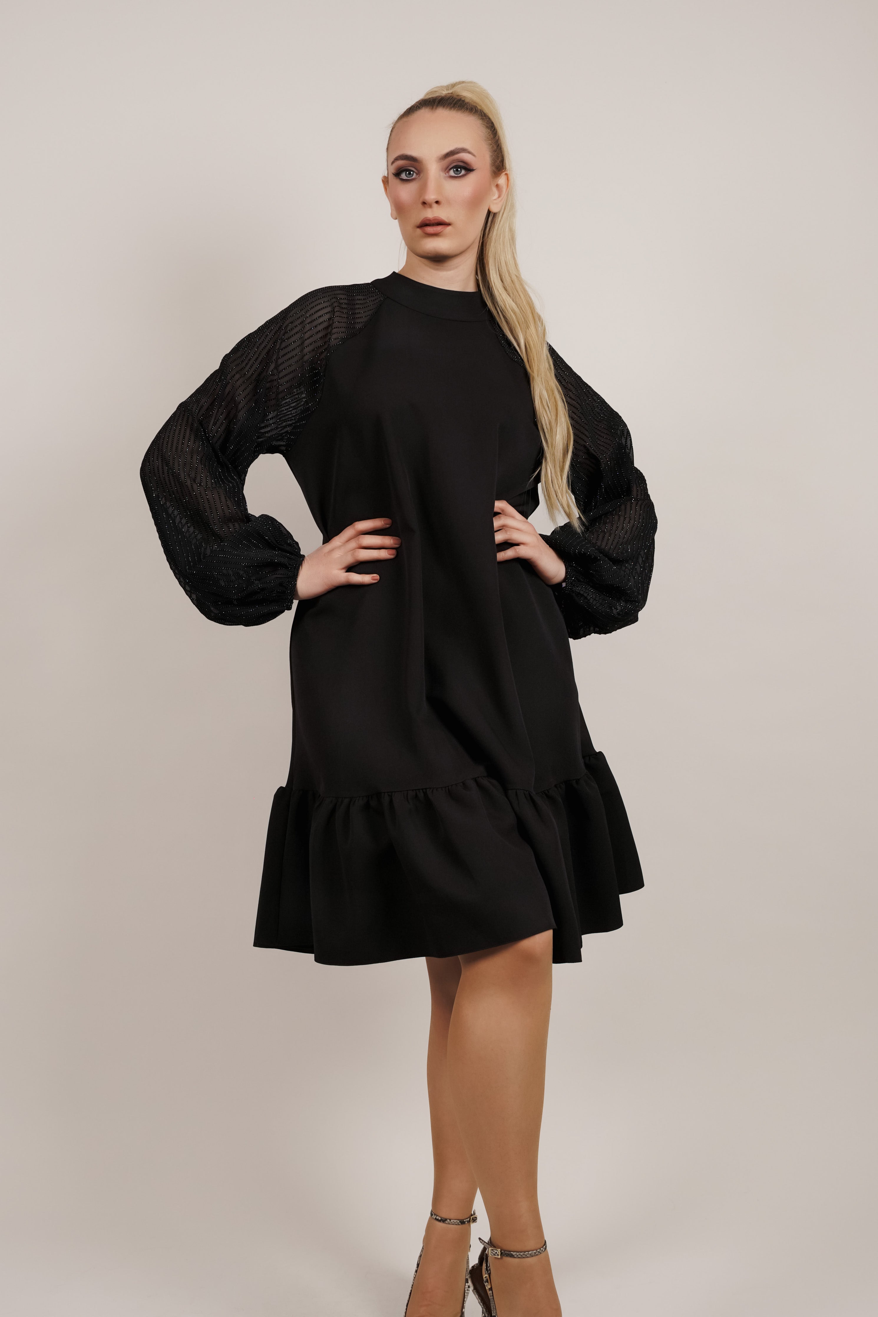 Selene - crna haljina sa romantičnim rukavima