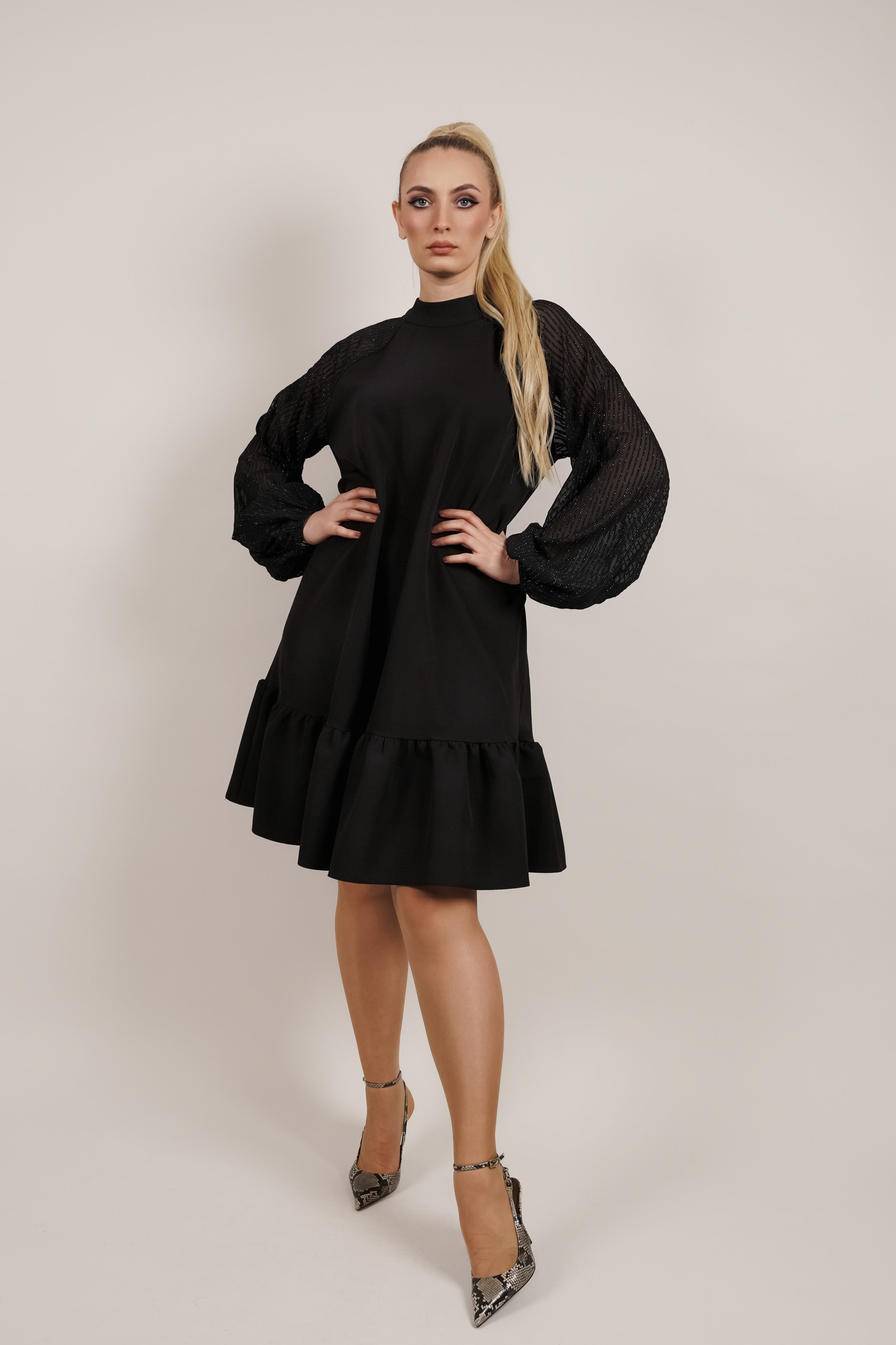 Selene - crna haljina sa romantičnim rukavima