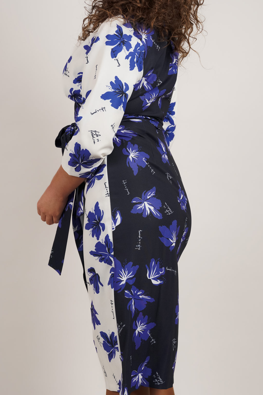 Selena – elegantna haljina na preklop