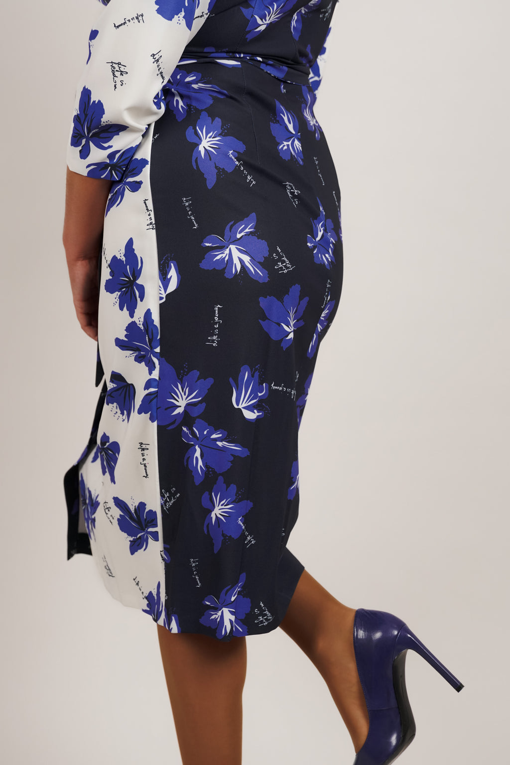 Selena – elegantna haljina na preklop