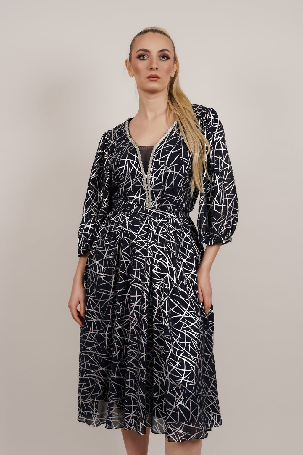Blue Grace - sofisticirani print i ženstvena silueta