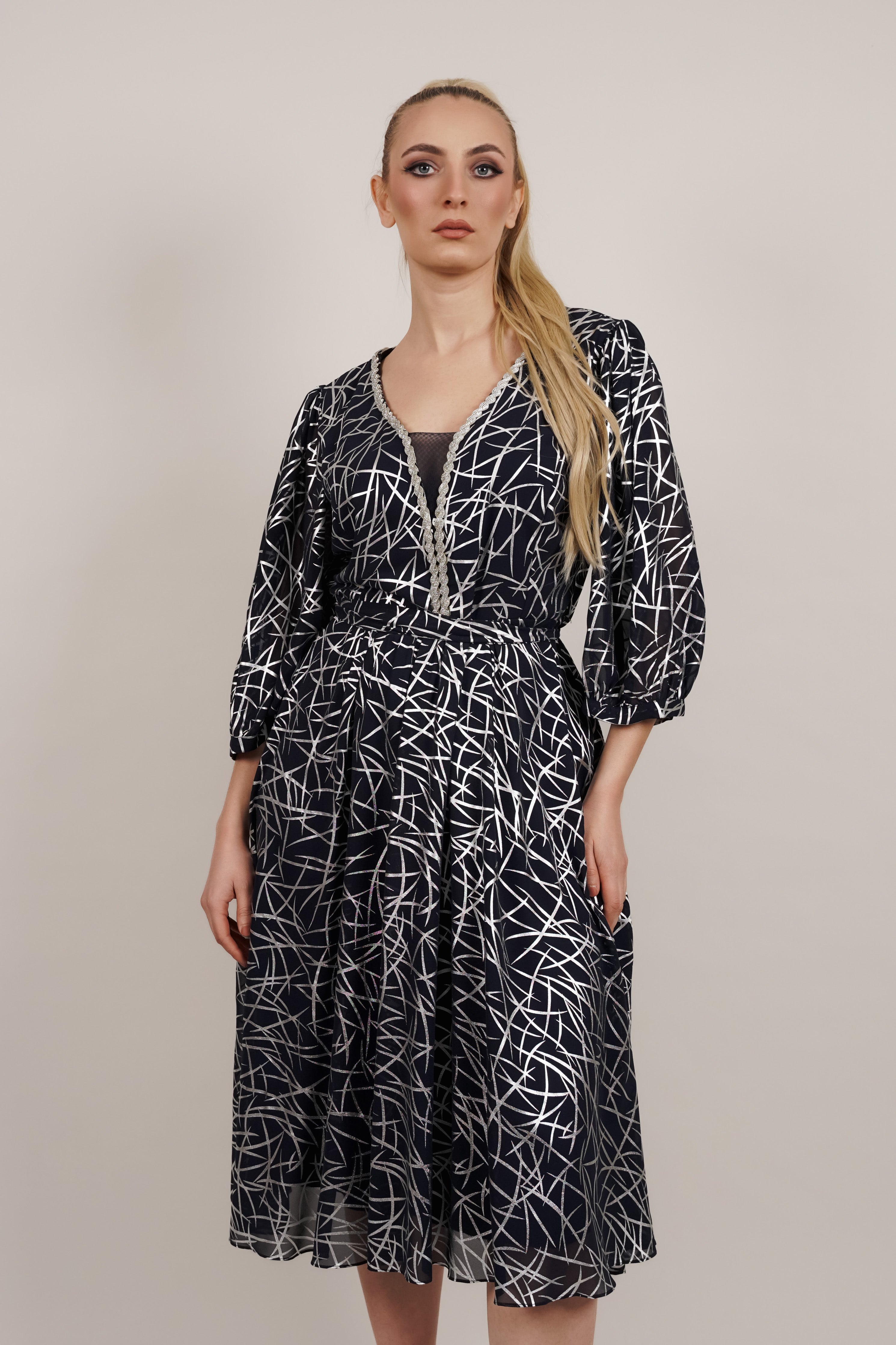 Blue Grace - sofisticirani print i ženstvena silueta