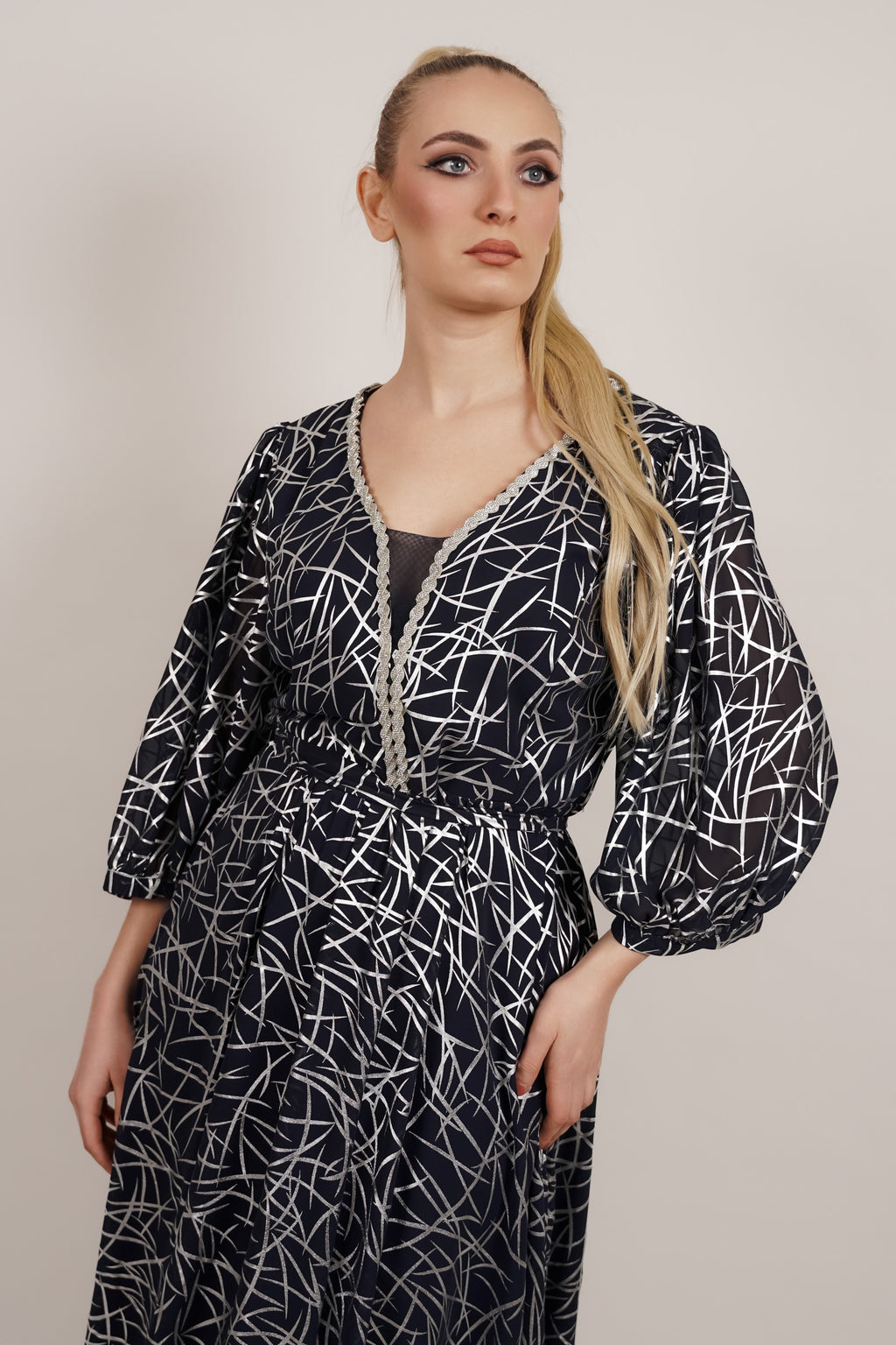 Blue Grace - sofisticirani print i ženstvena silueta
