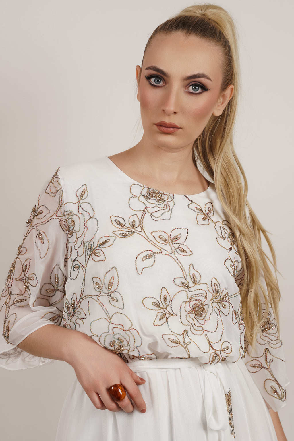 Bloom – lepršava maxi haljina sa vezom