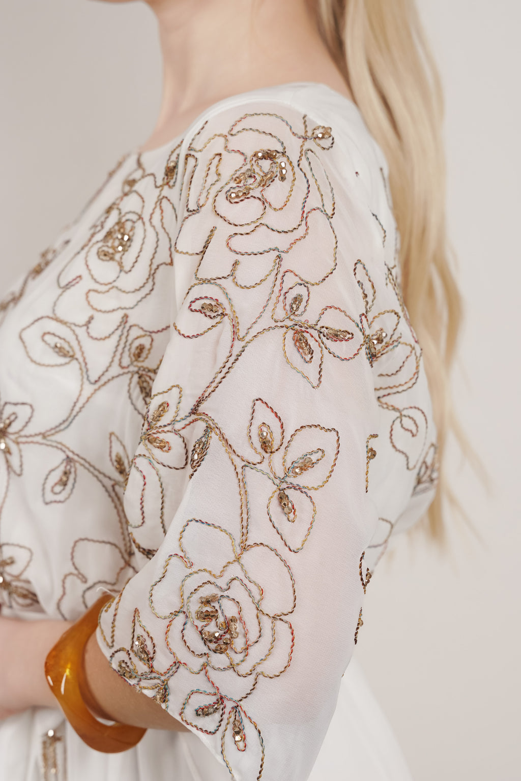 Bloom – lepršava maxi haljina sa vezom