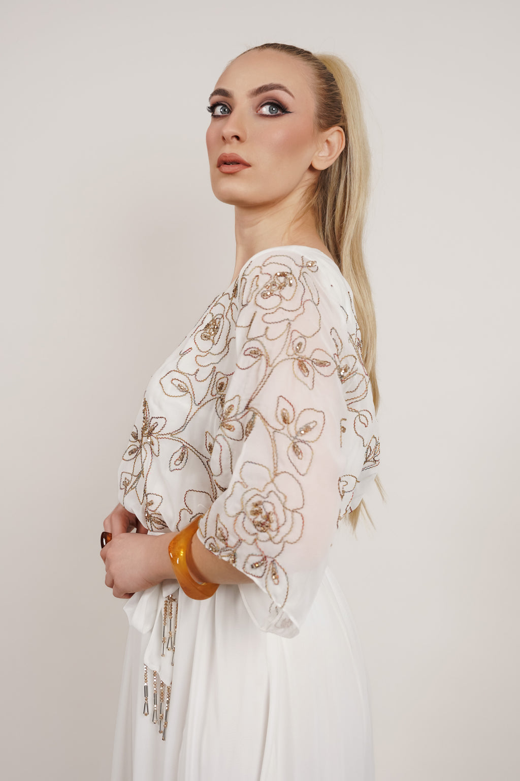 Bloom – lepršava maxi haljina sa vezom