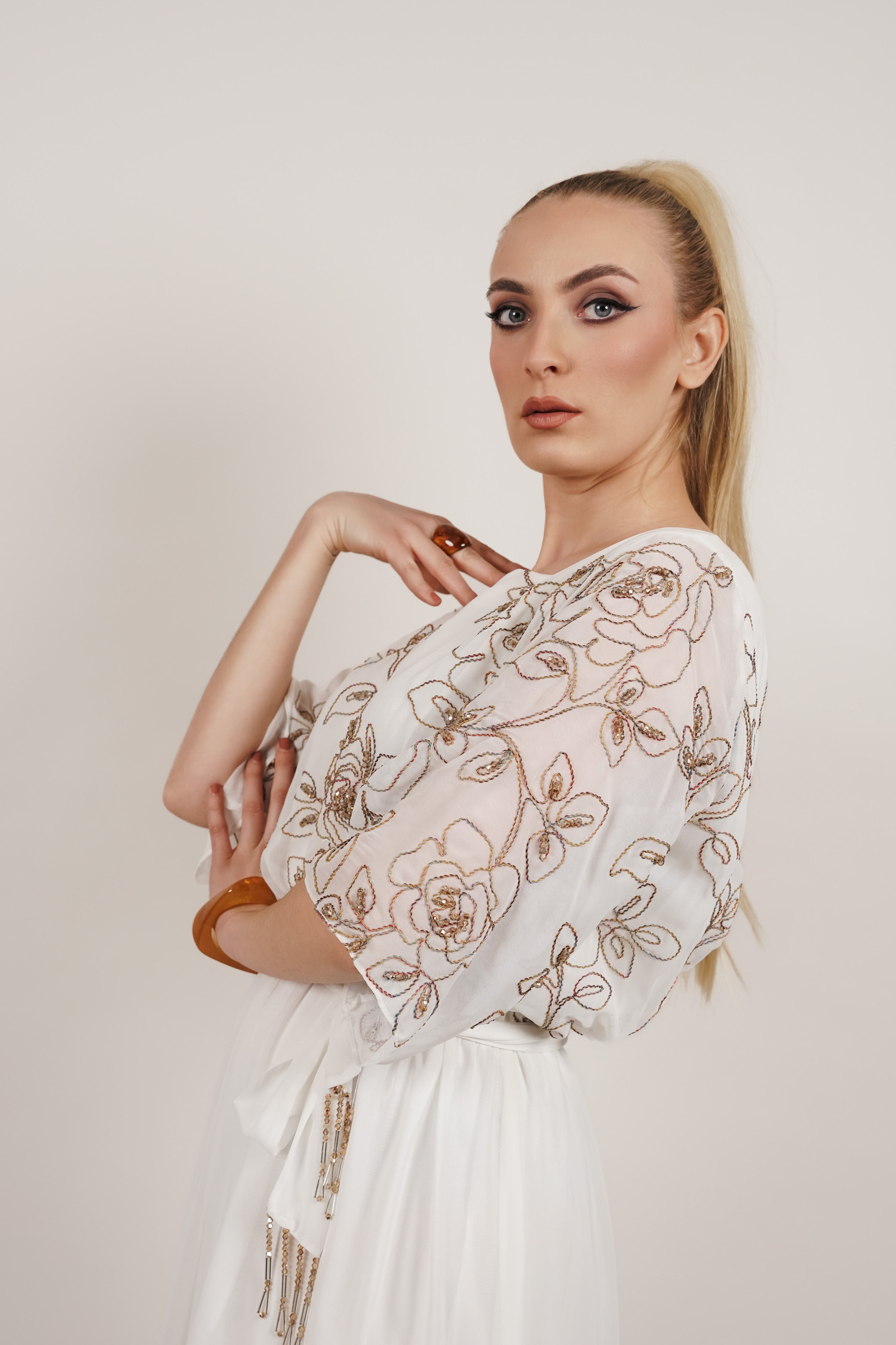 Bloom – lepršava maxi haljina sa vezom