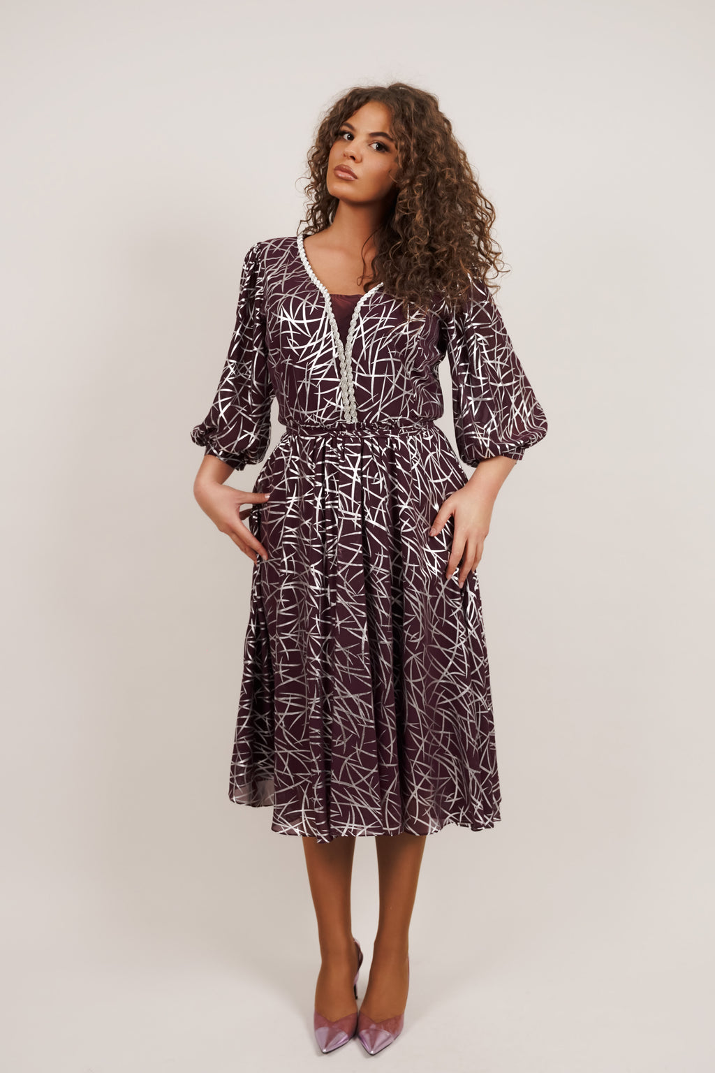 Violet Grace - sofisticirani print i ženstvena silueta