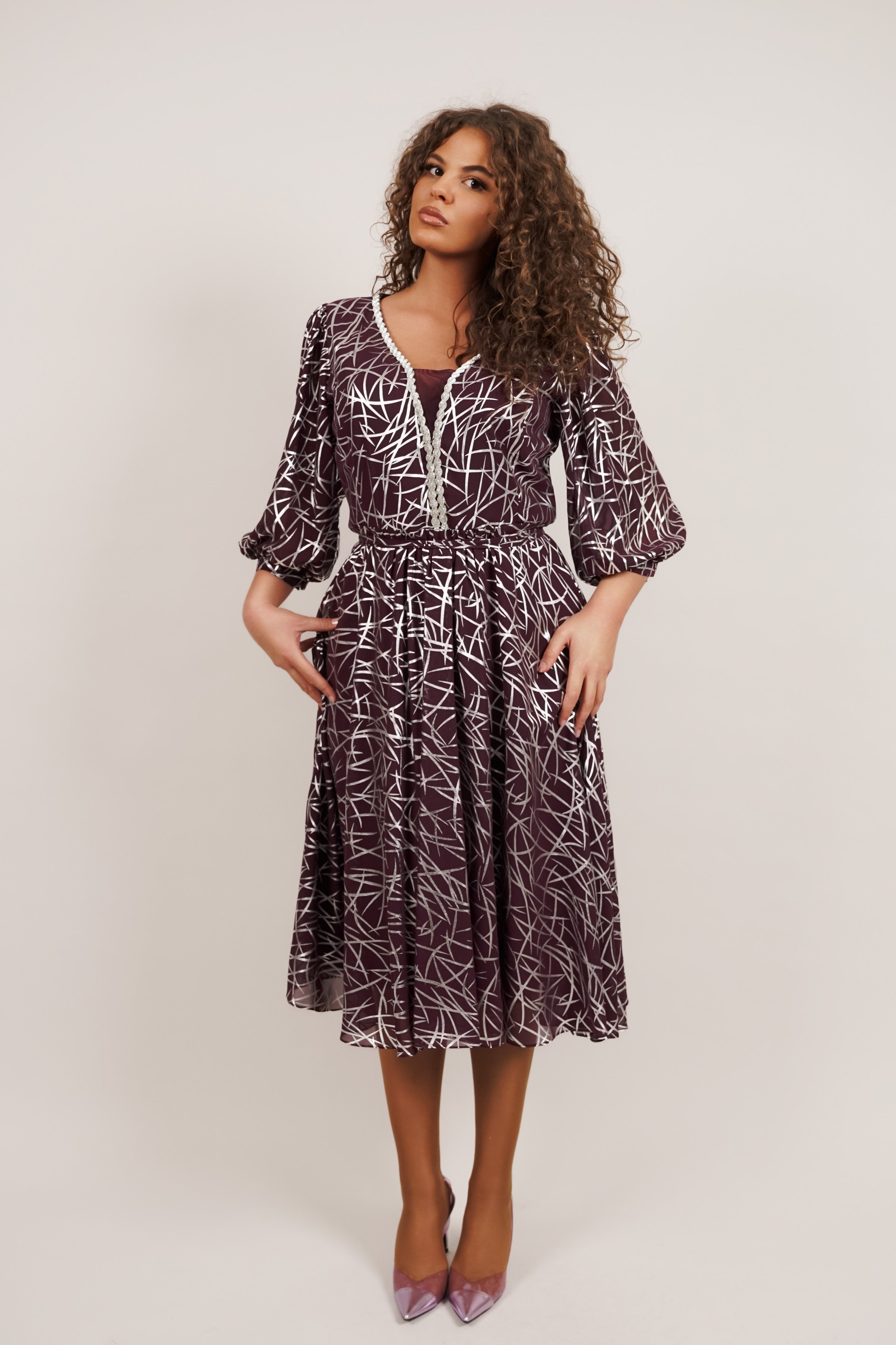 Violet Grace - sofisticirani print i ženstvena silueta