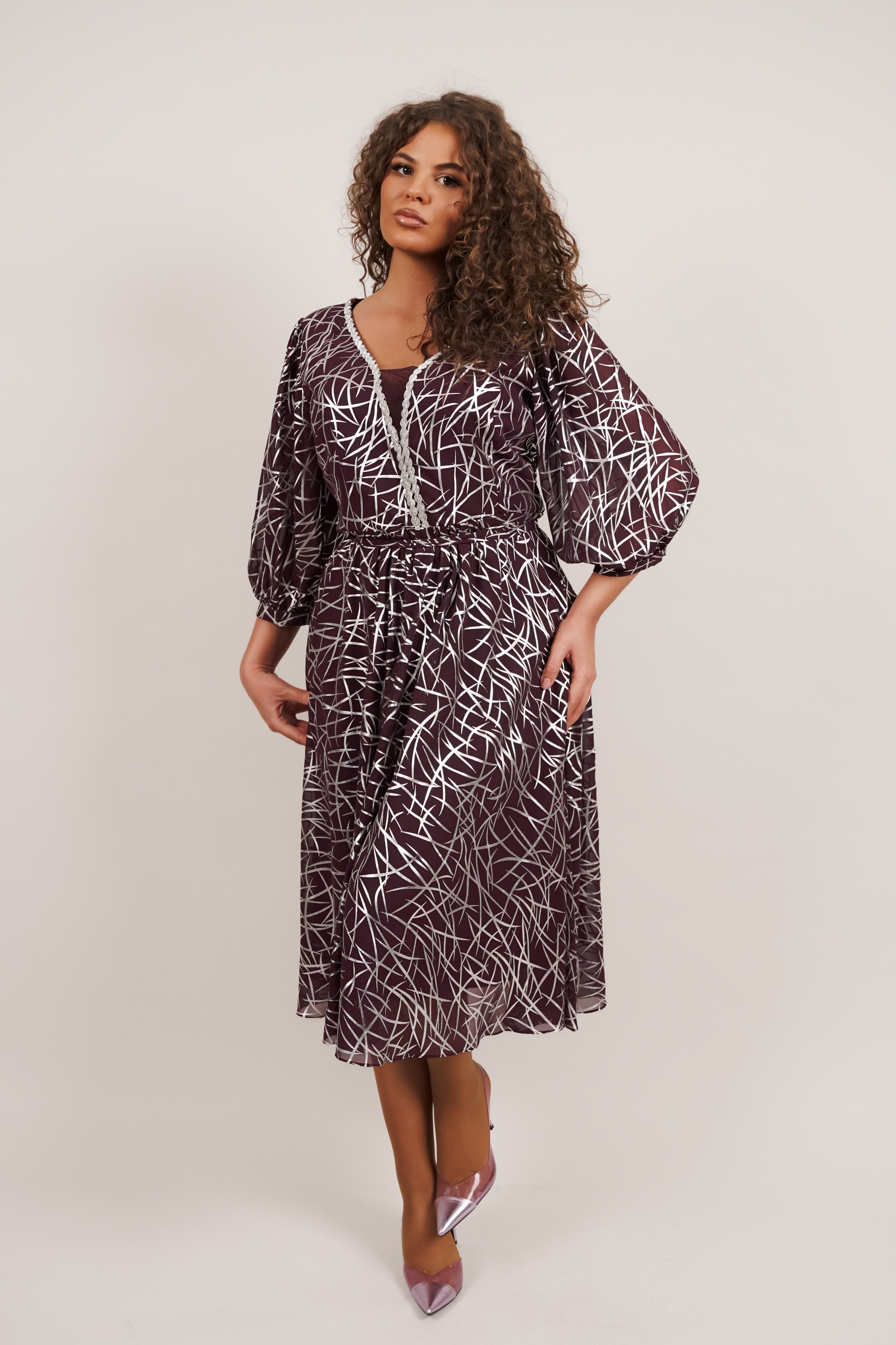 Violet Grace - sofisticirani print i ženstvena silueta