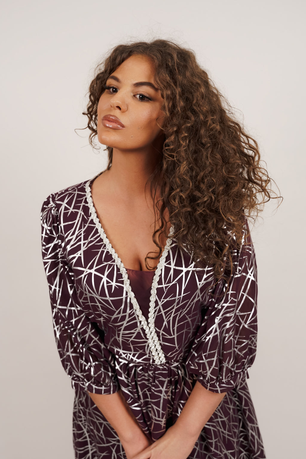 Violet Grace - sofisticirani print i ženstvena silueta
