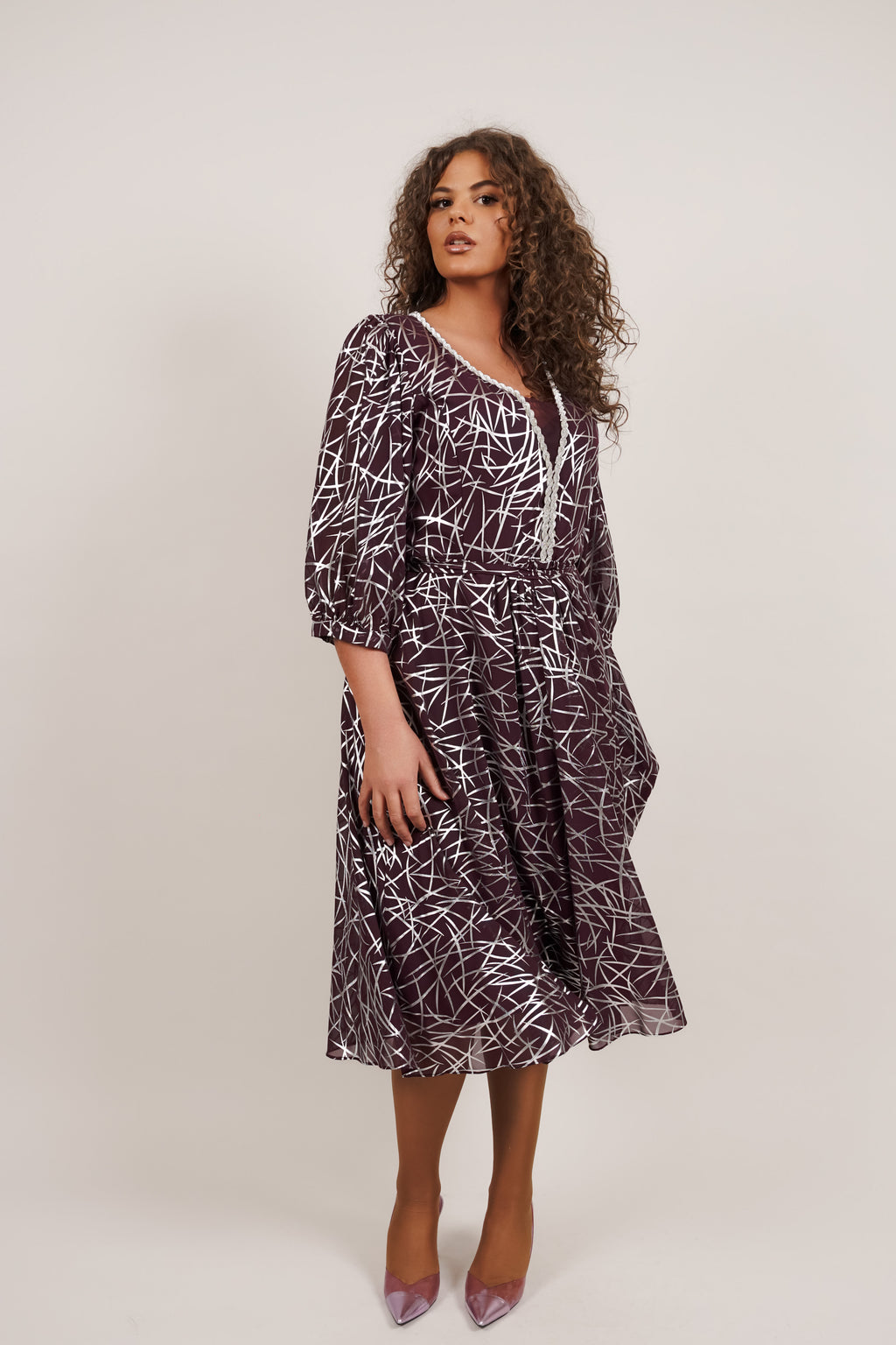 Violet Grace - sofisticirani print i ženstvena silueta