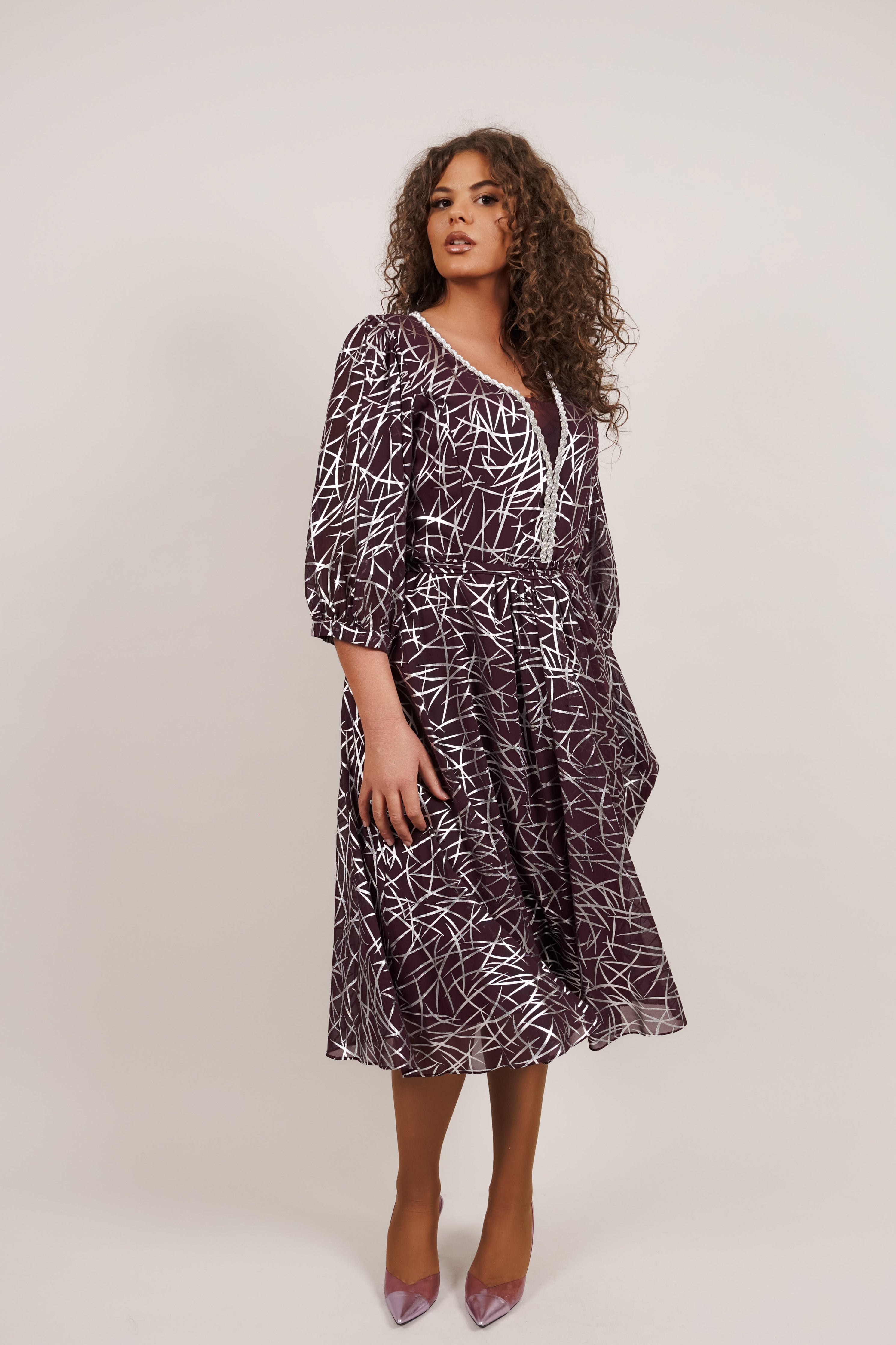 Violet Grace - sofisticirani print i ženstvena silueta