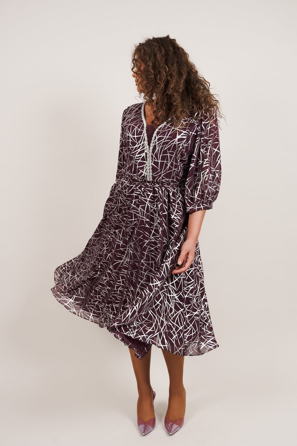 Violet Grace - sofisticirani print i ženstvena silueta
