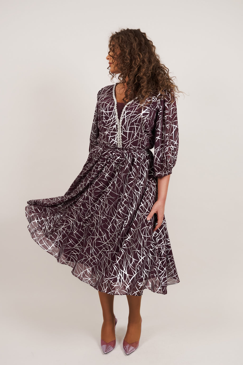 Violet Grace - sofisticirani print i ženstvena silueta