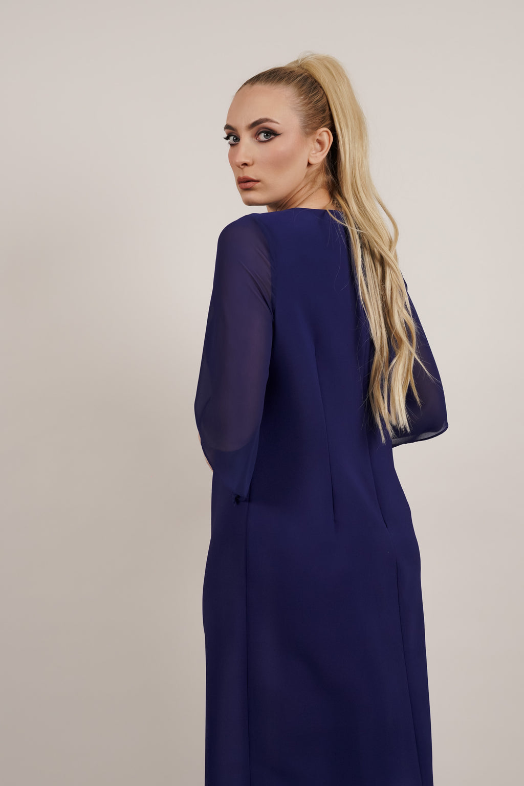 Aurora haljina – kraljevsko plava elegancija s cirkonima