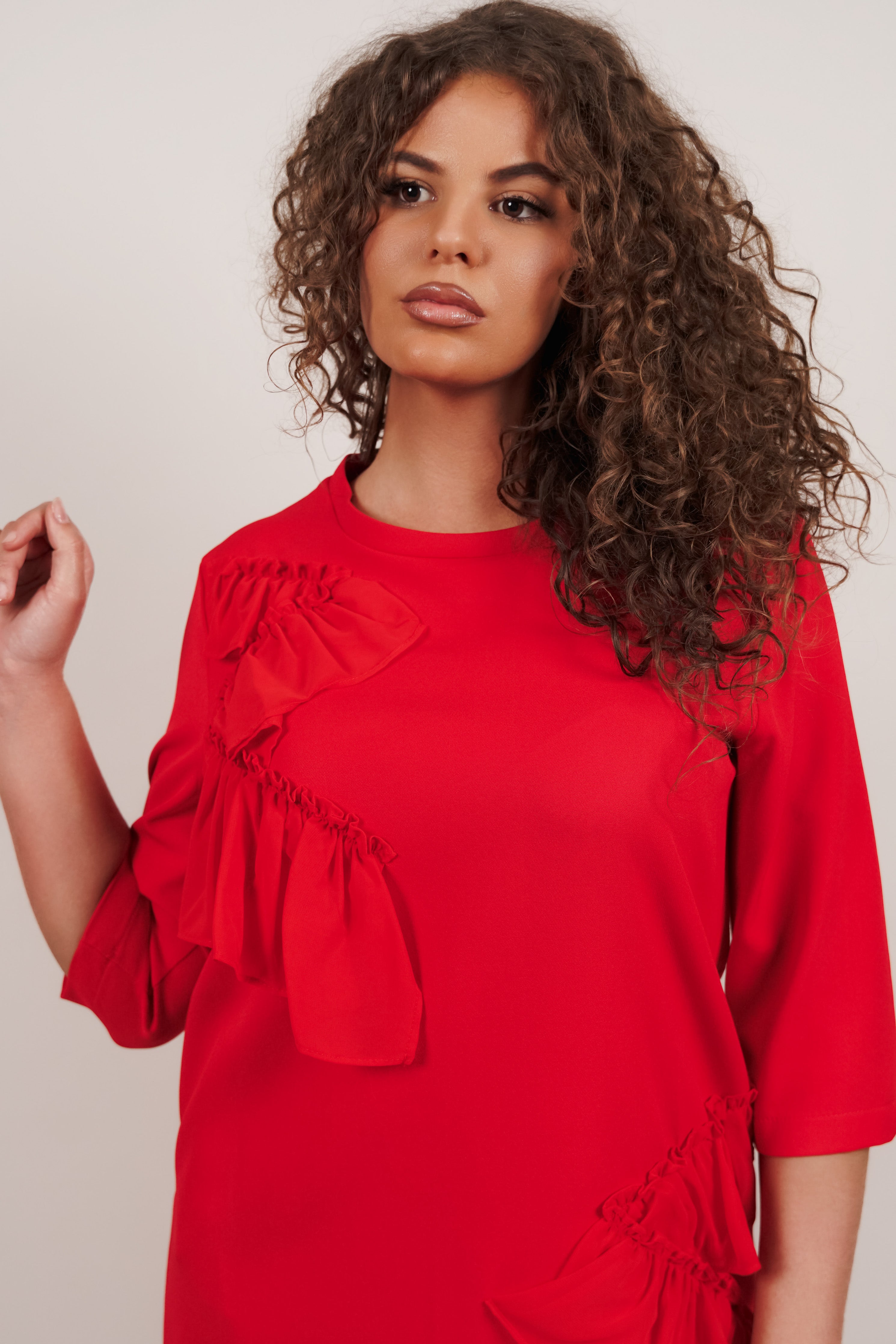 Marbella haljina – crvena elegancija s volanima