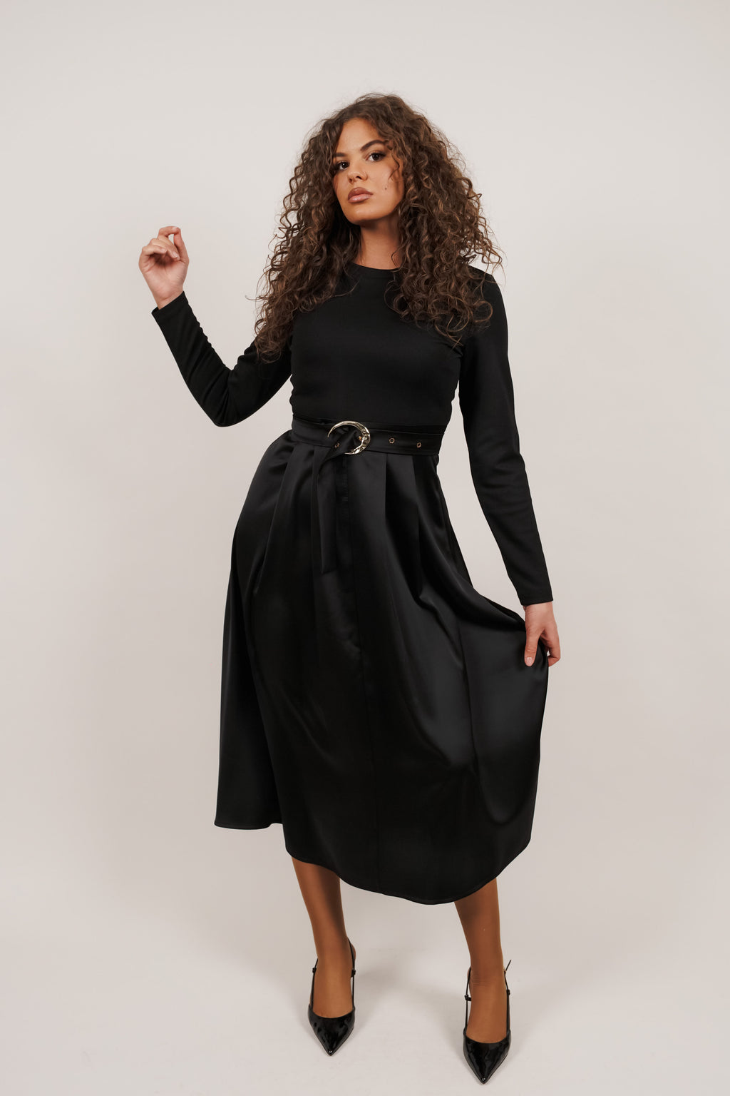 Nella – crna midi haljina s pojasom