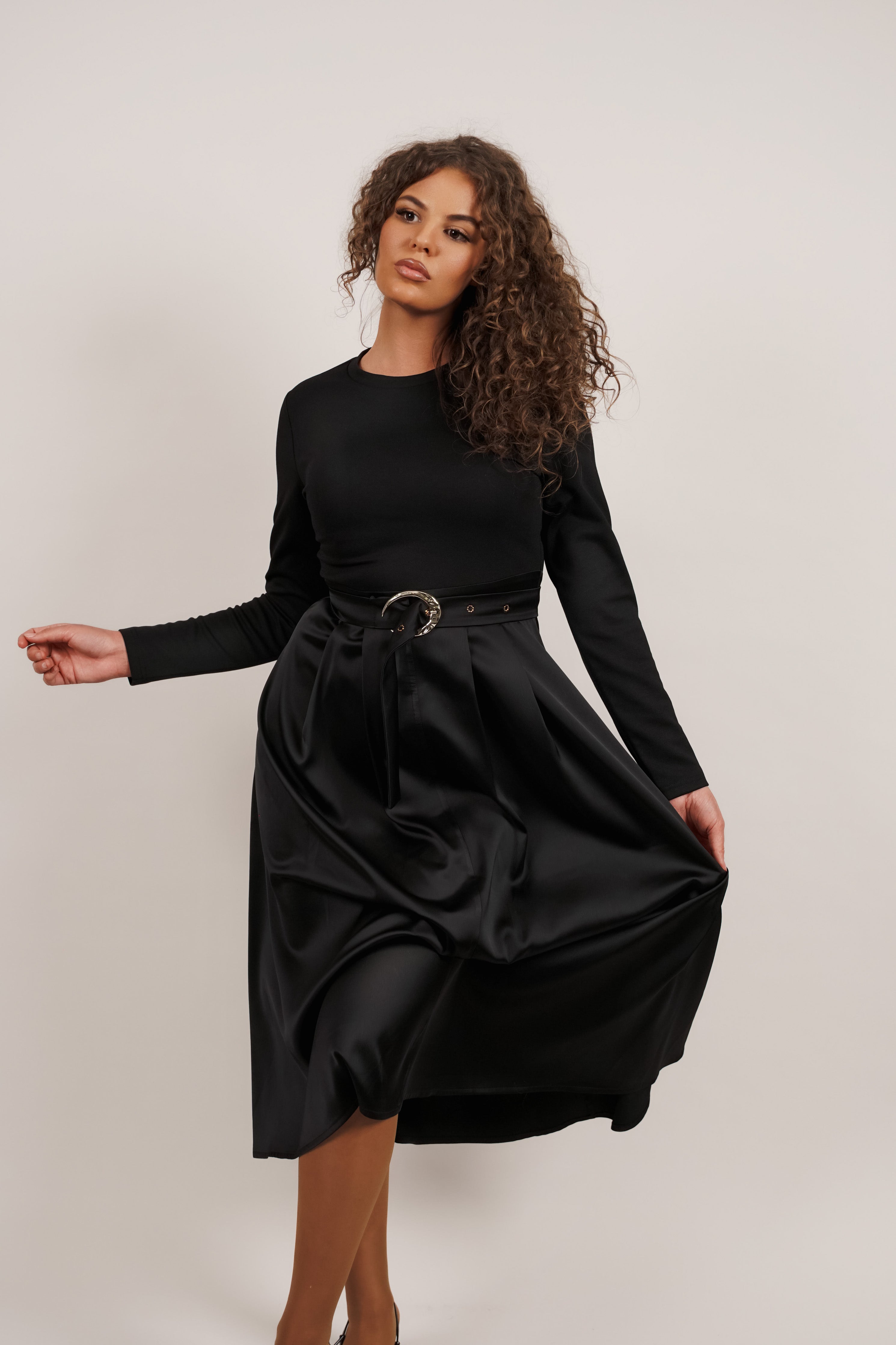 Nella – crna midi haljina s pojasom