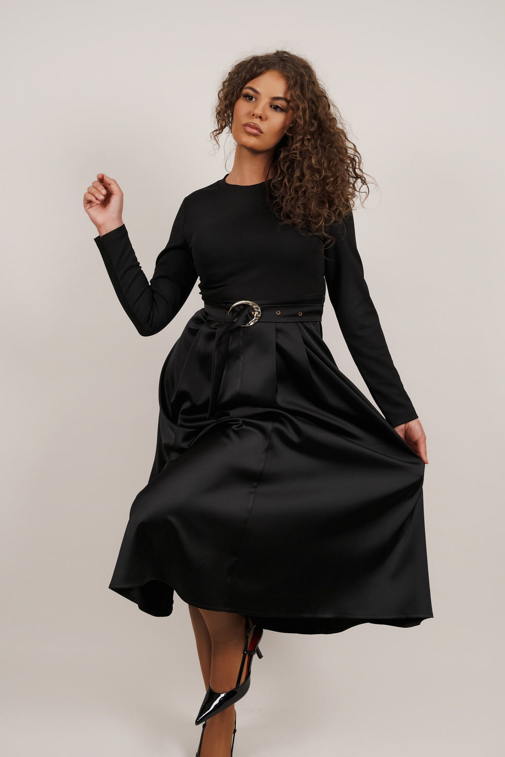 Nella – crna midi haljina s pojasom