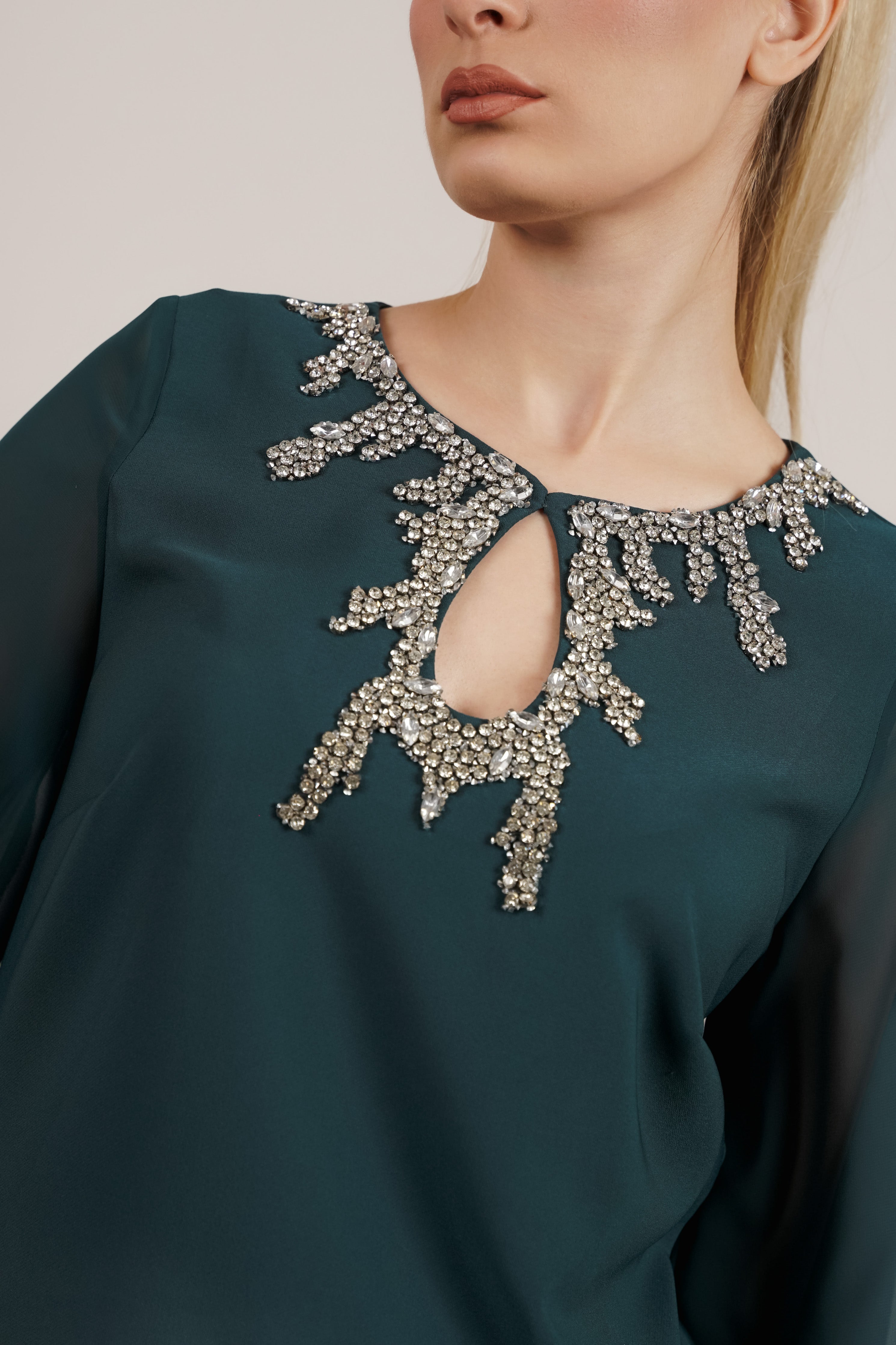 Aurora haljina – zelena elegancija s cirkonima