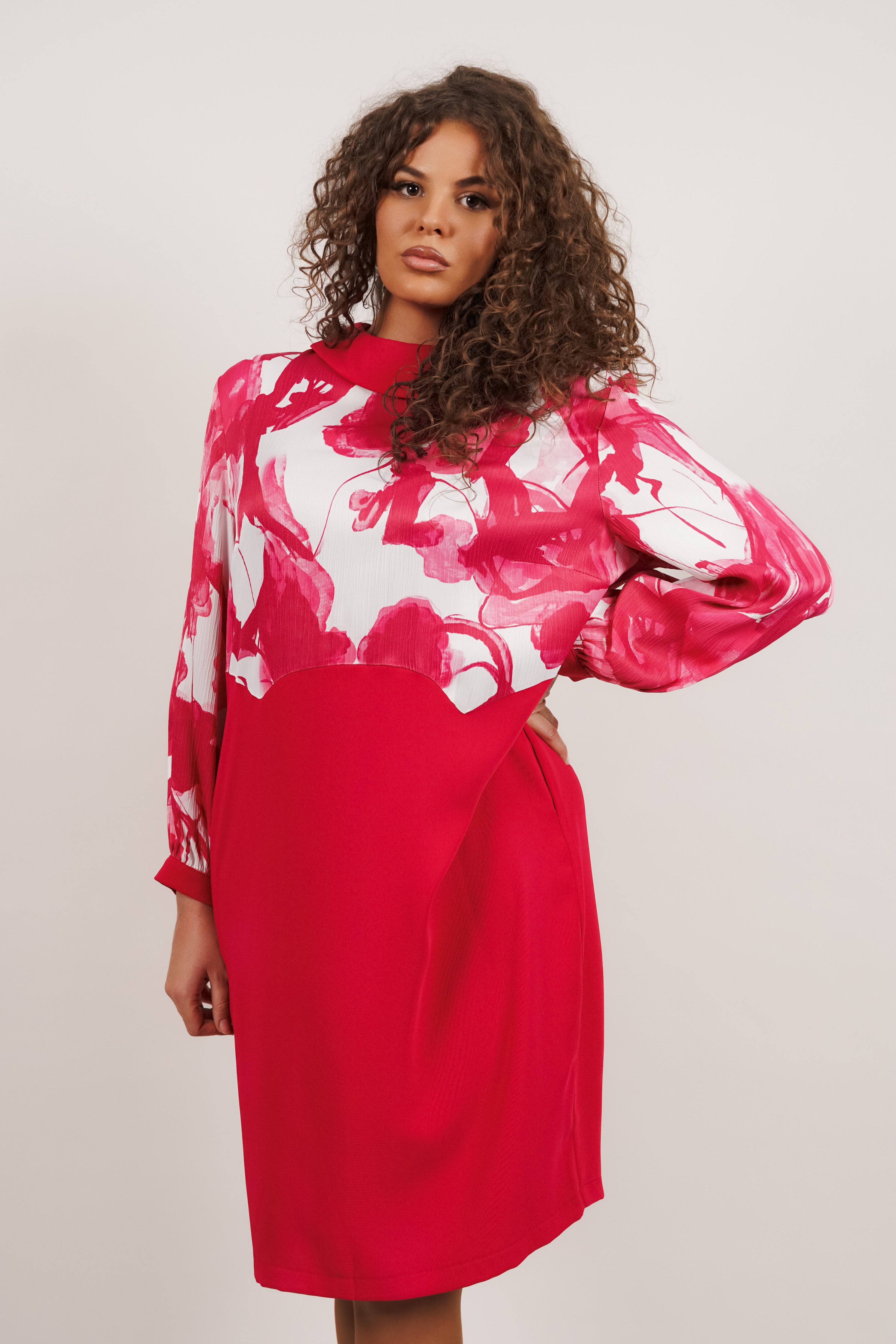 Flora Red – efektna haljina sa print detaljima