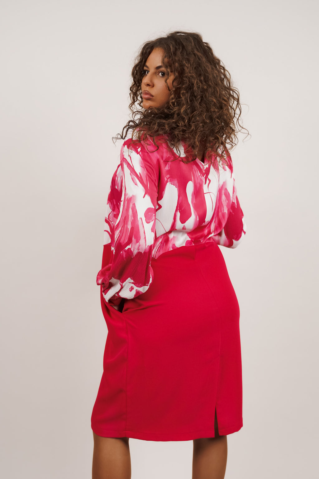 Flora Red – efektna haljina sa print detaljima