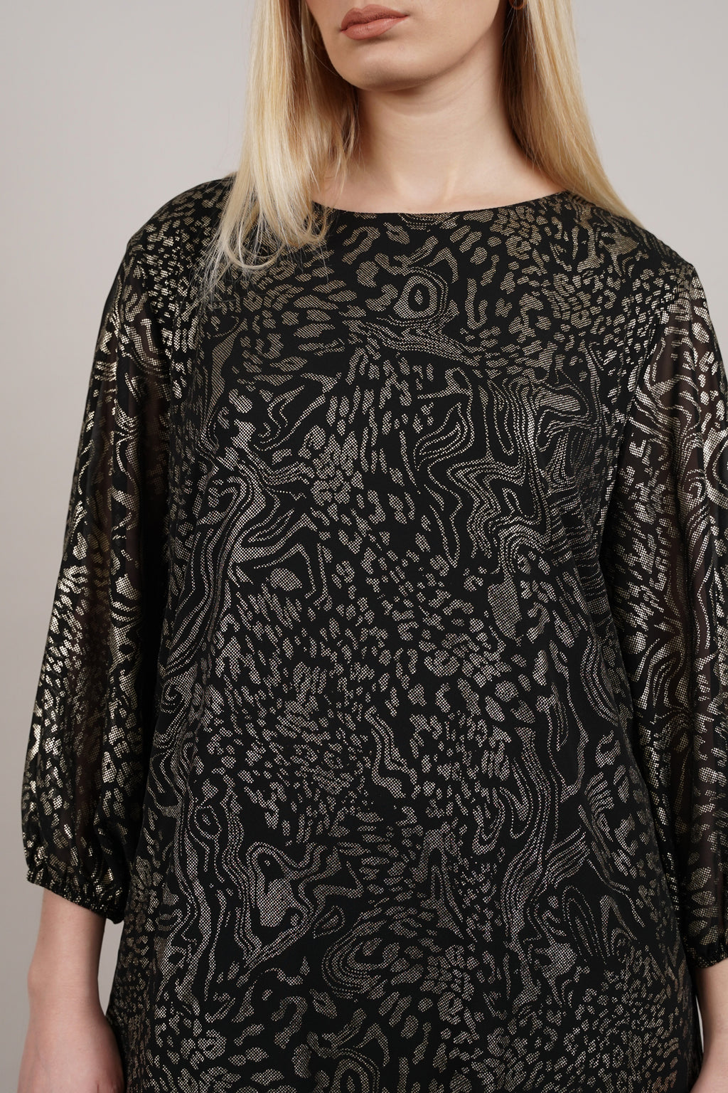 Elara haljina – elegantni print s romantičnim uklonjivim detaljem