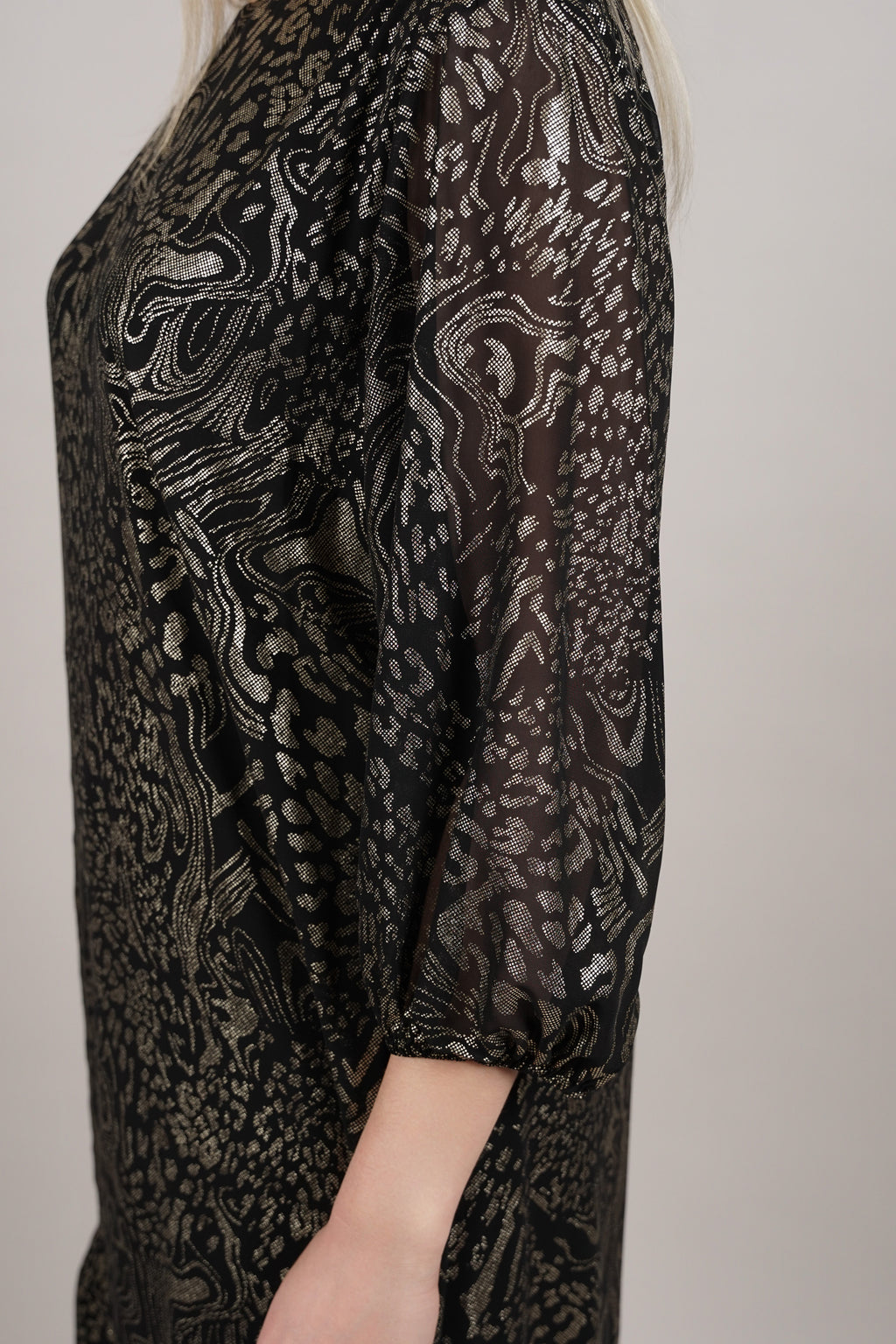 Elara haljina – elegantni print s romantičnim uklonjivim detaljem