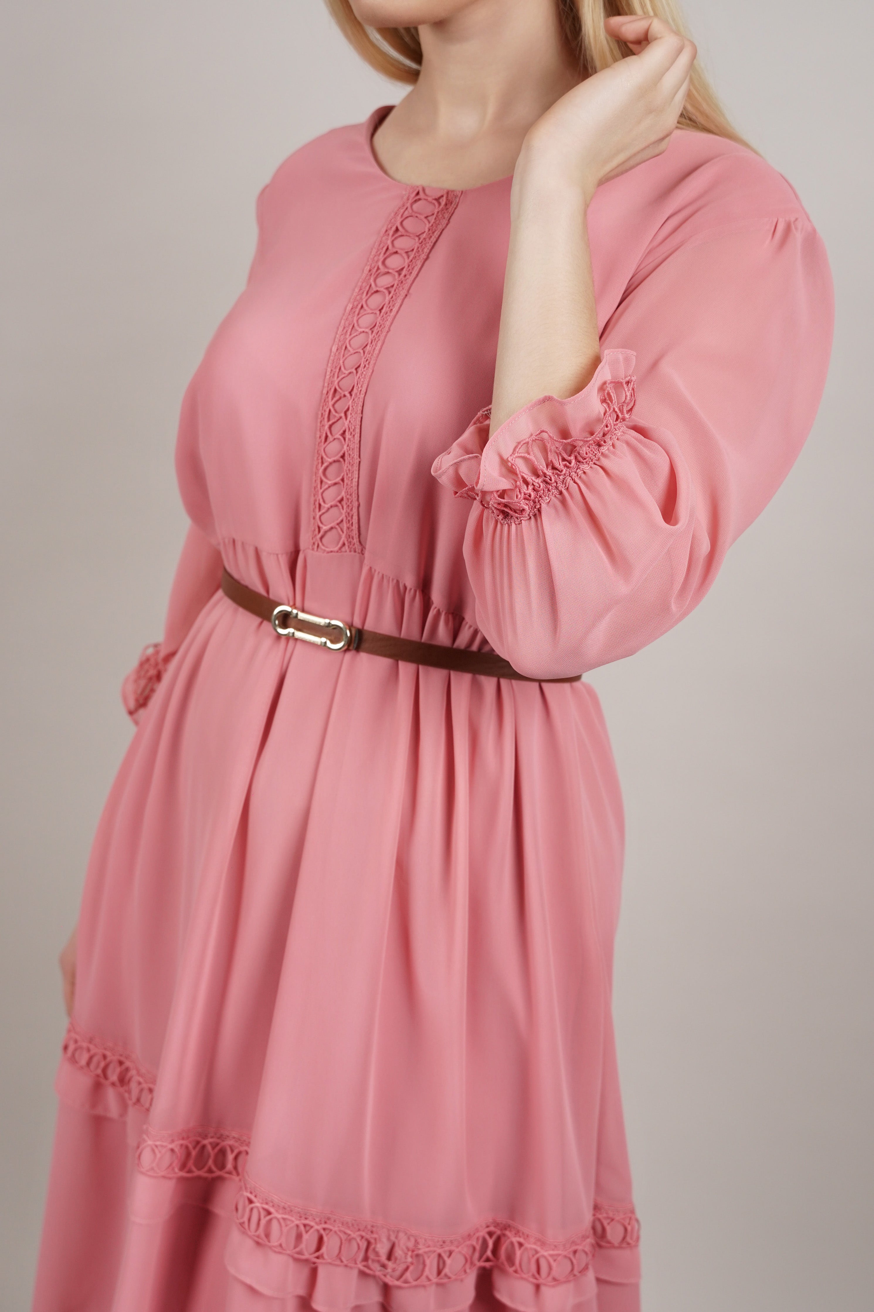 Valeria - romantična haljina u puderasto roze nijansi