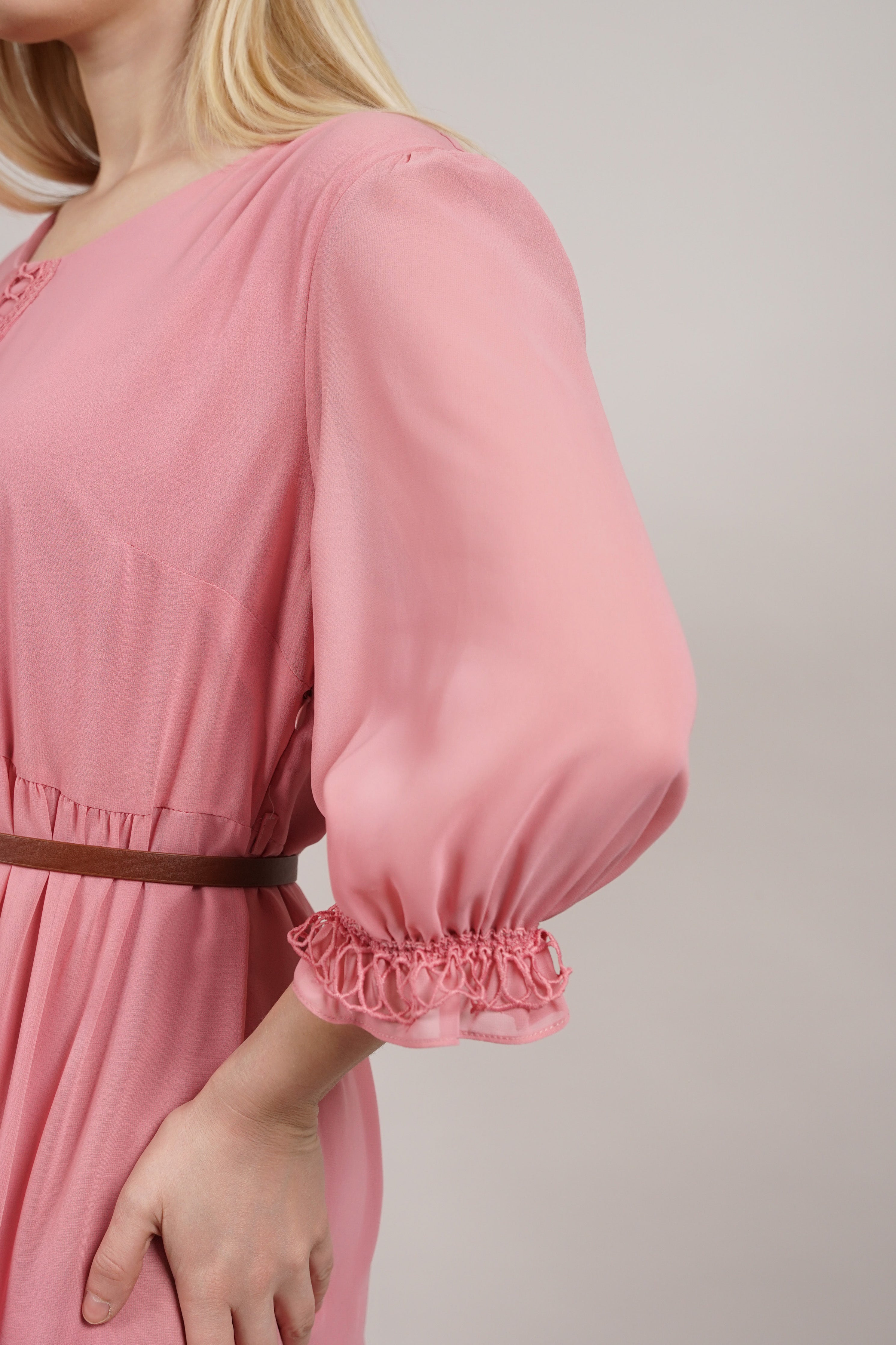 Valeria - romantična haljina u puderasto roze nijansi