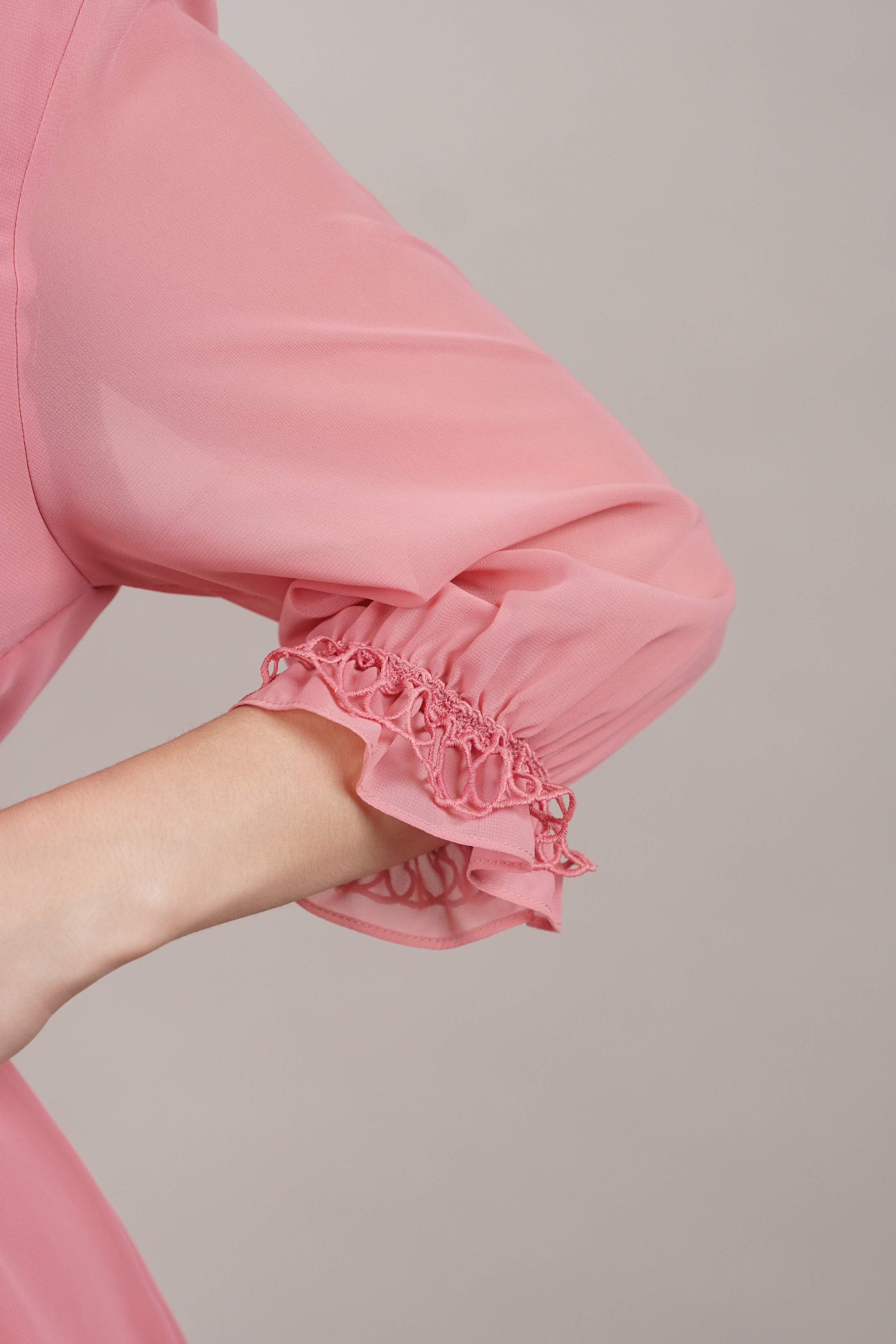 Valeria - romantična haljina u puderasto roze nijansi