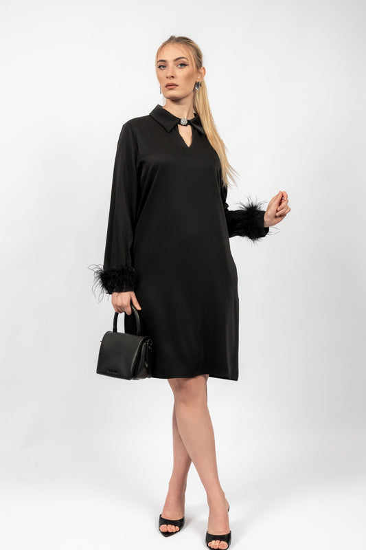 Barbara - elegantna crna haljina sa perjem oko rukava