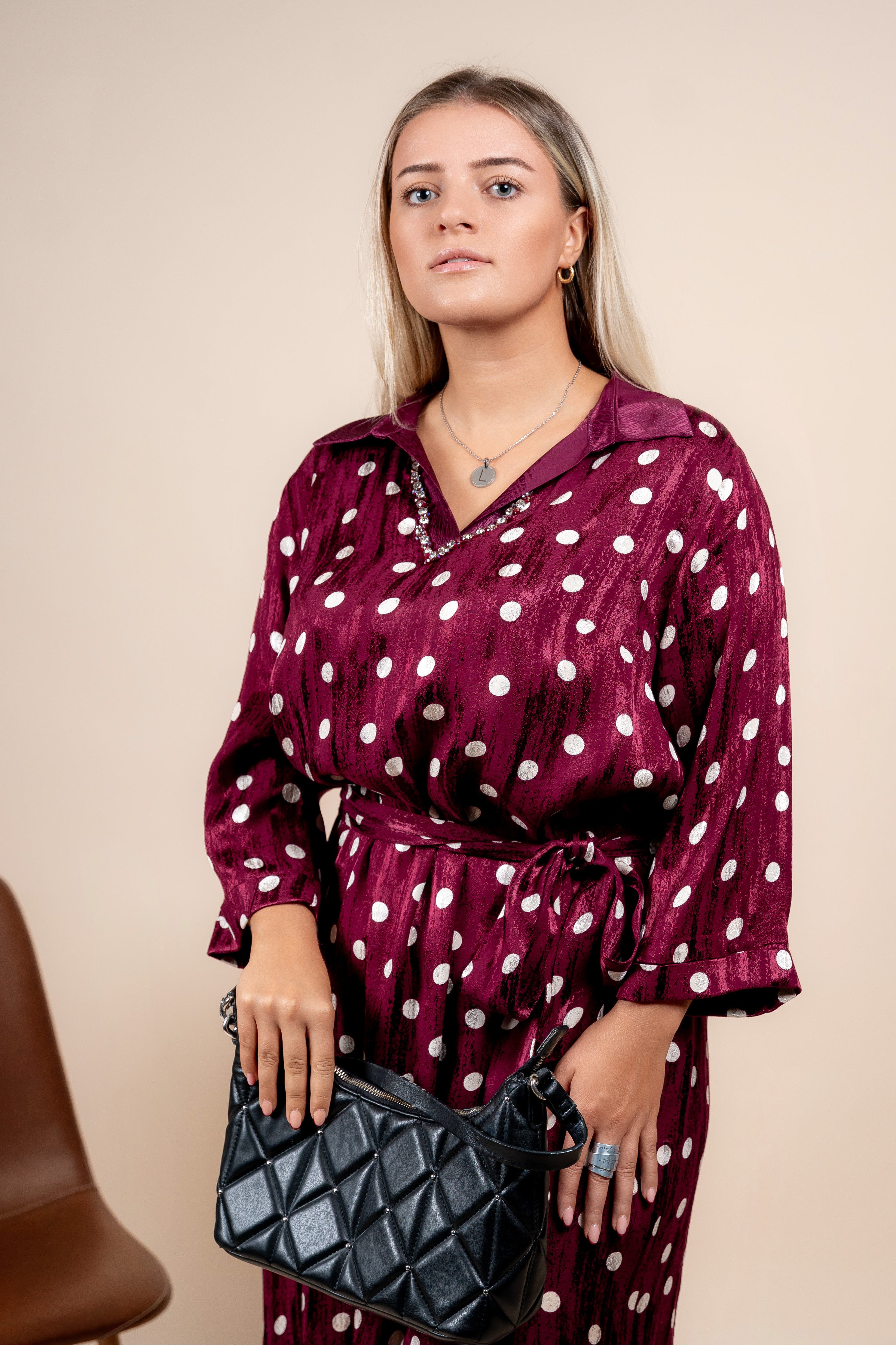 Elara - satenska bordo haljina sa cirkonima