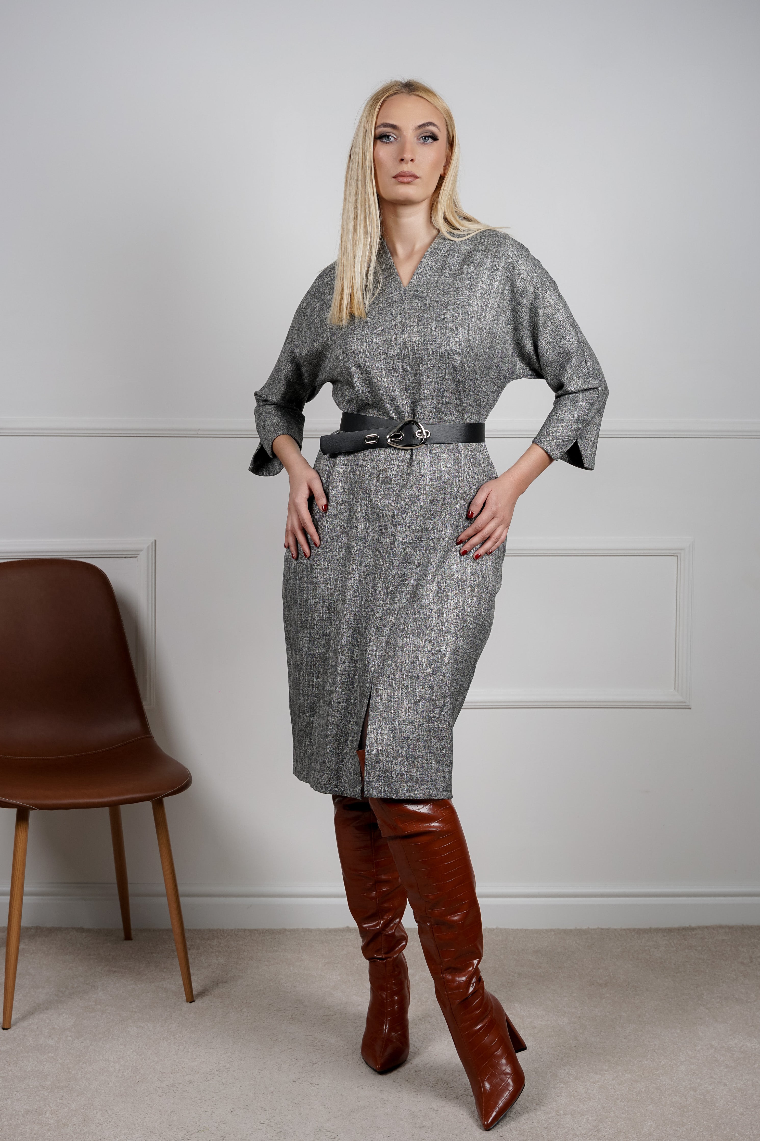 Elora haljina - causal sa profinjenim detaljima u sivoj nijansi