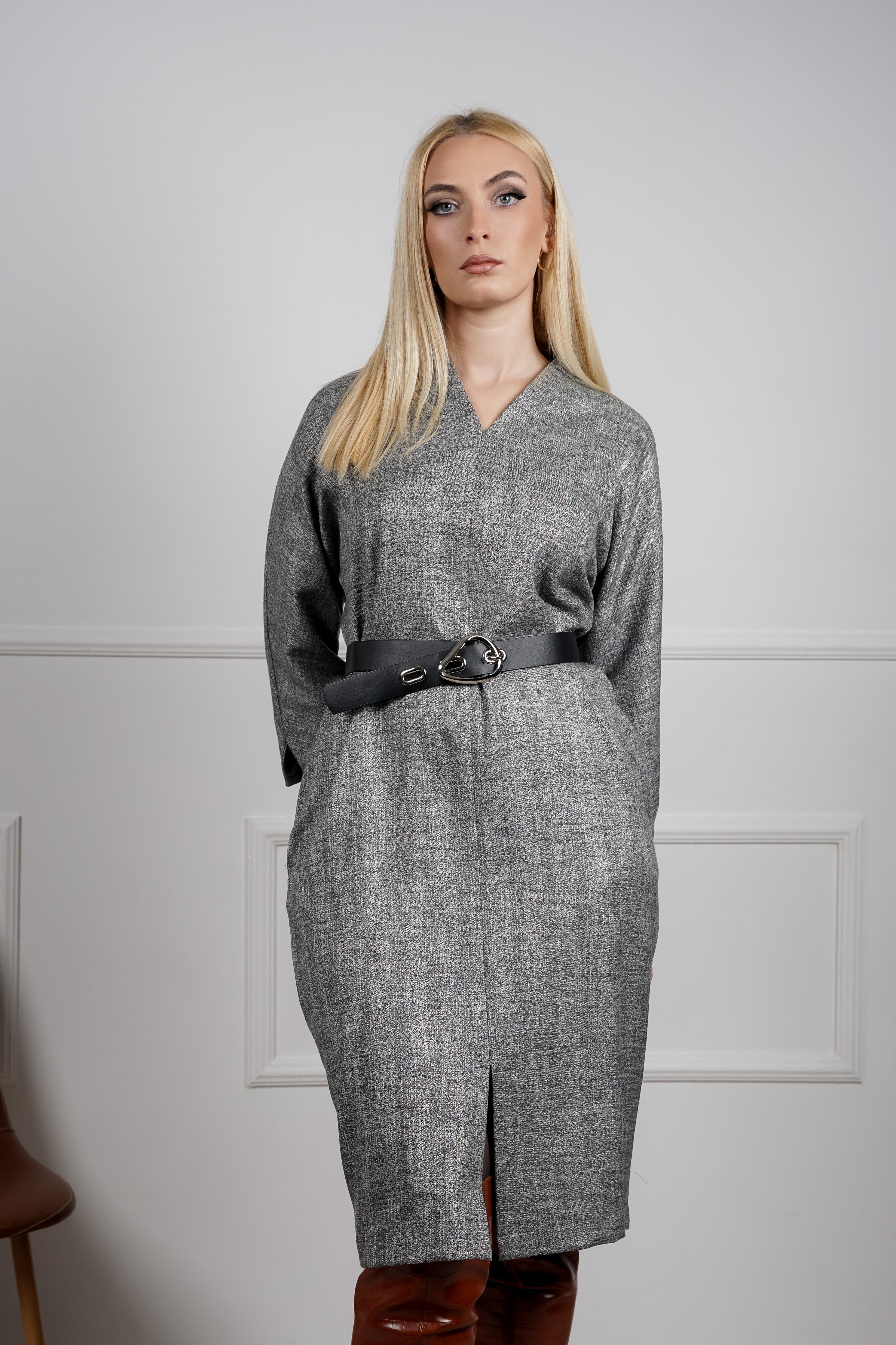 Elora haljina - causal sa profinjenim detaljima u sivoj nijansi