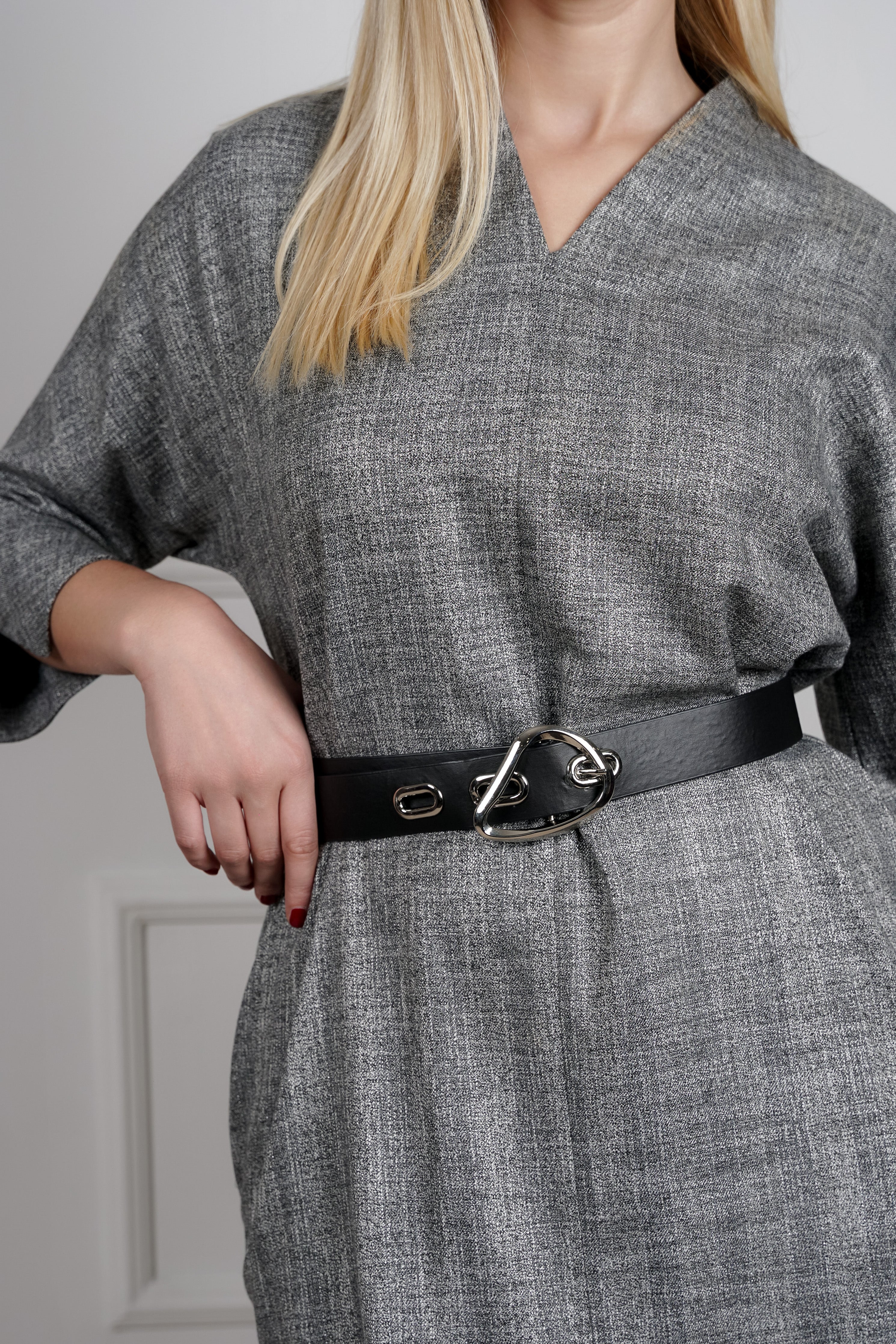 Elora haljina - causal sa profinjenim detaljima u sivoj nijansi