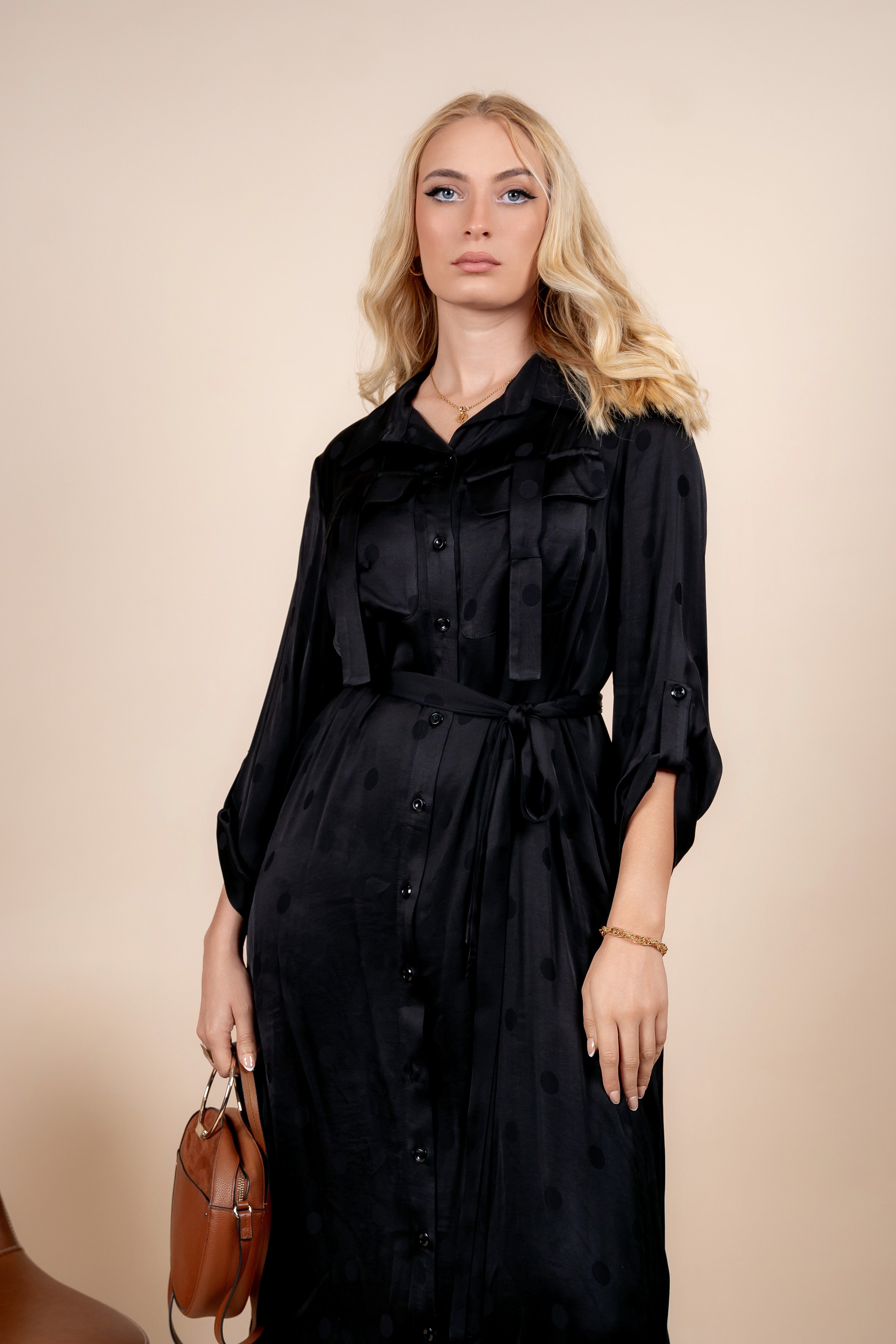 Leona – elegantna satenska haljina košulja kroja