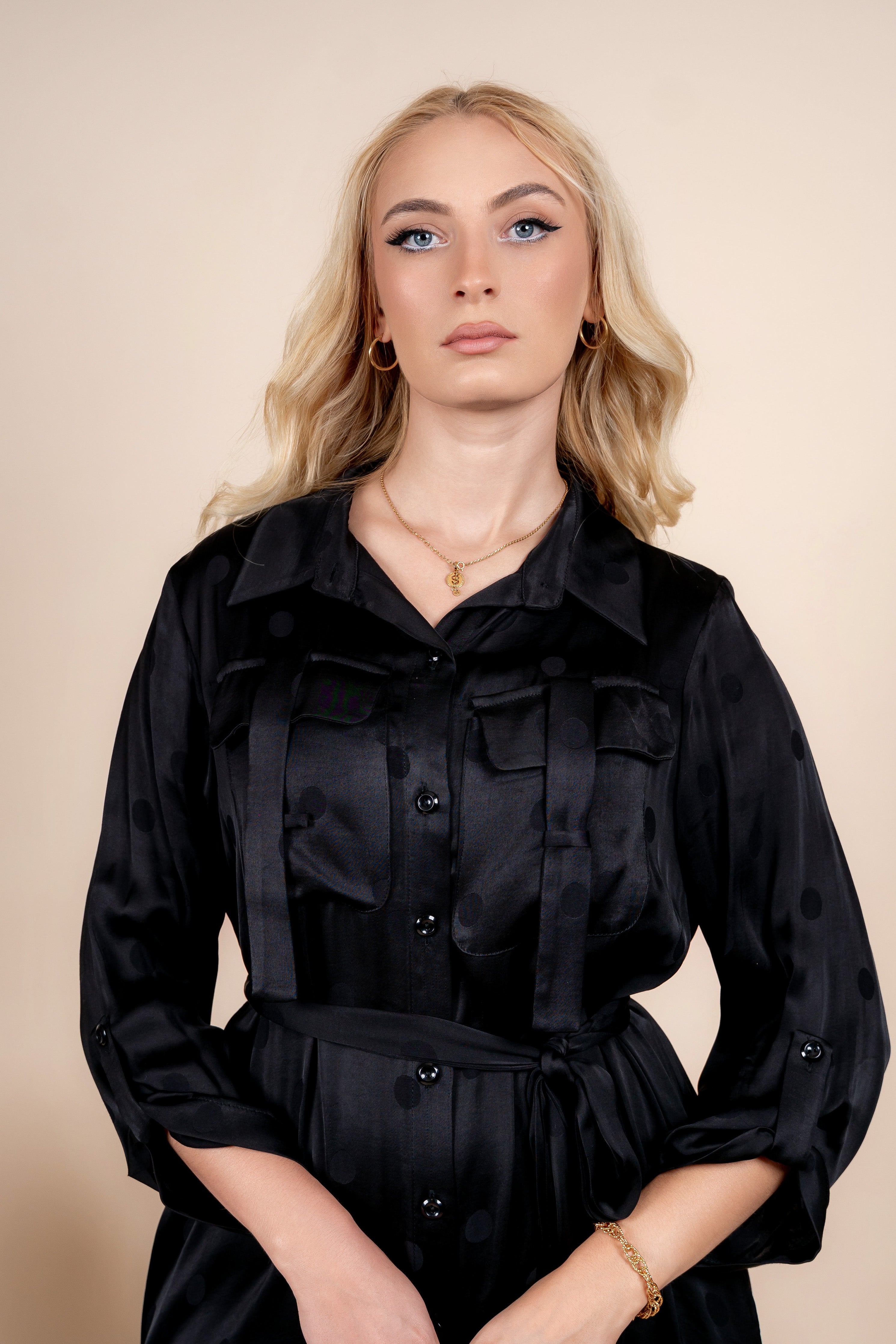 Leona – elegantna satenska haljina košulja kroja