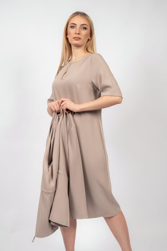Gina Noir - bež haljina sa blejzerom iz limitirane kolekcije