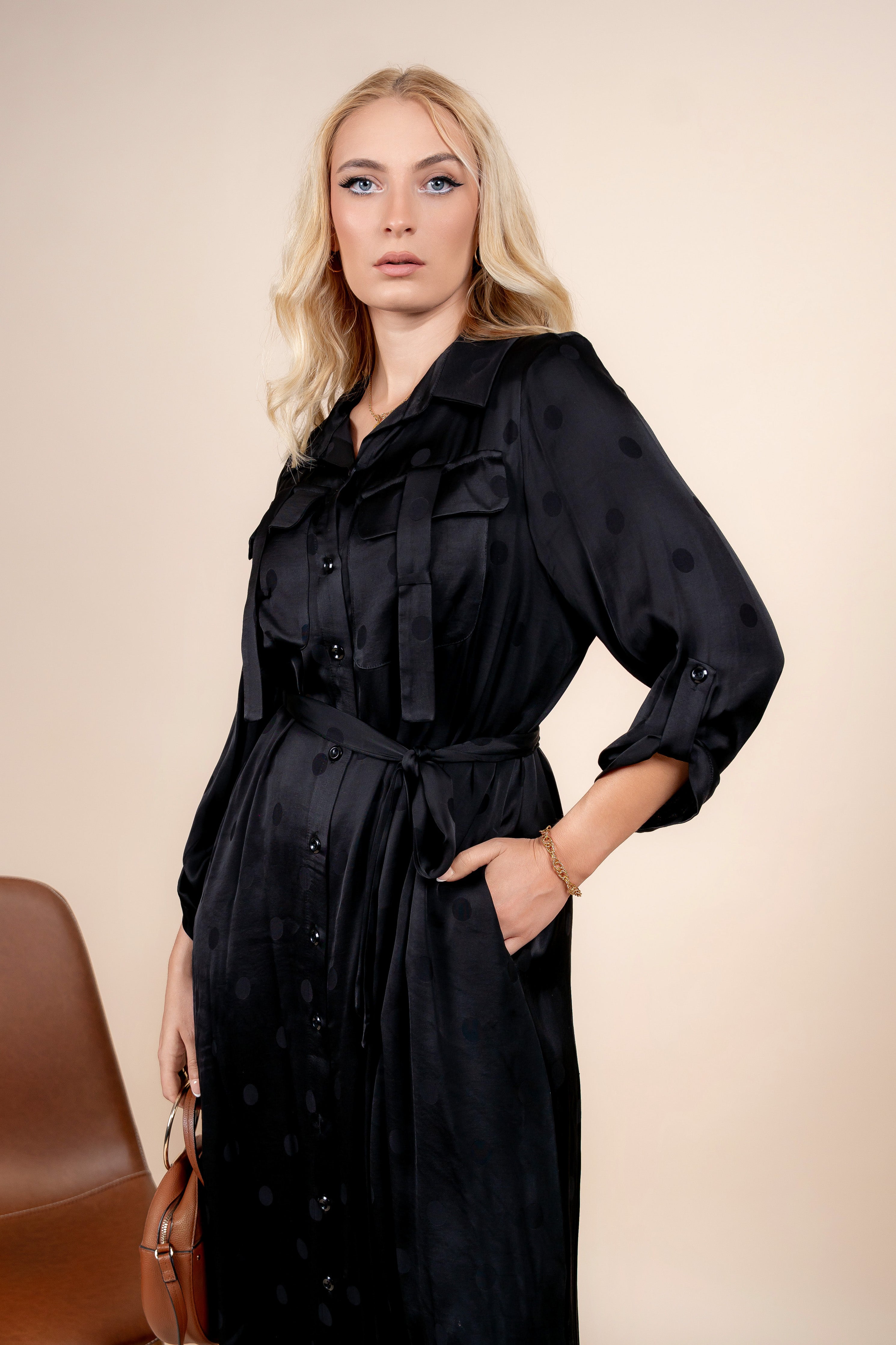 Leona – elegantna satenska haljina košulja kroja