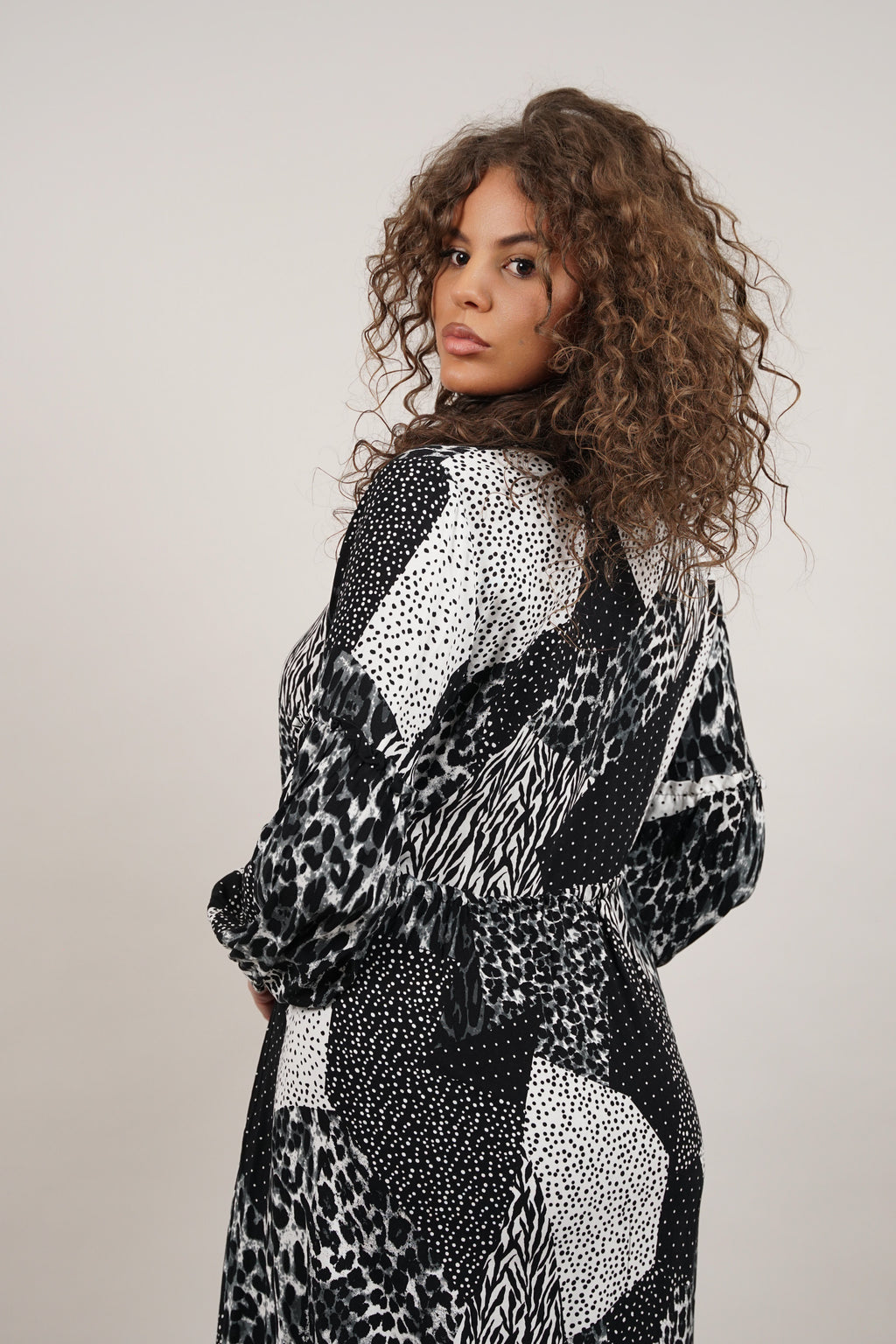 Leora - viskozna maxi haljina koja privlači poglede