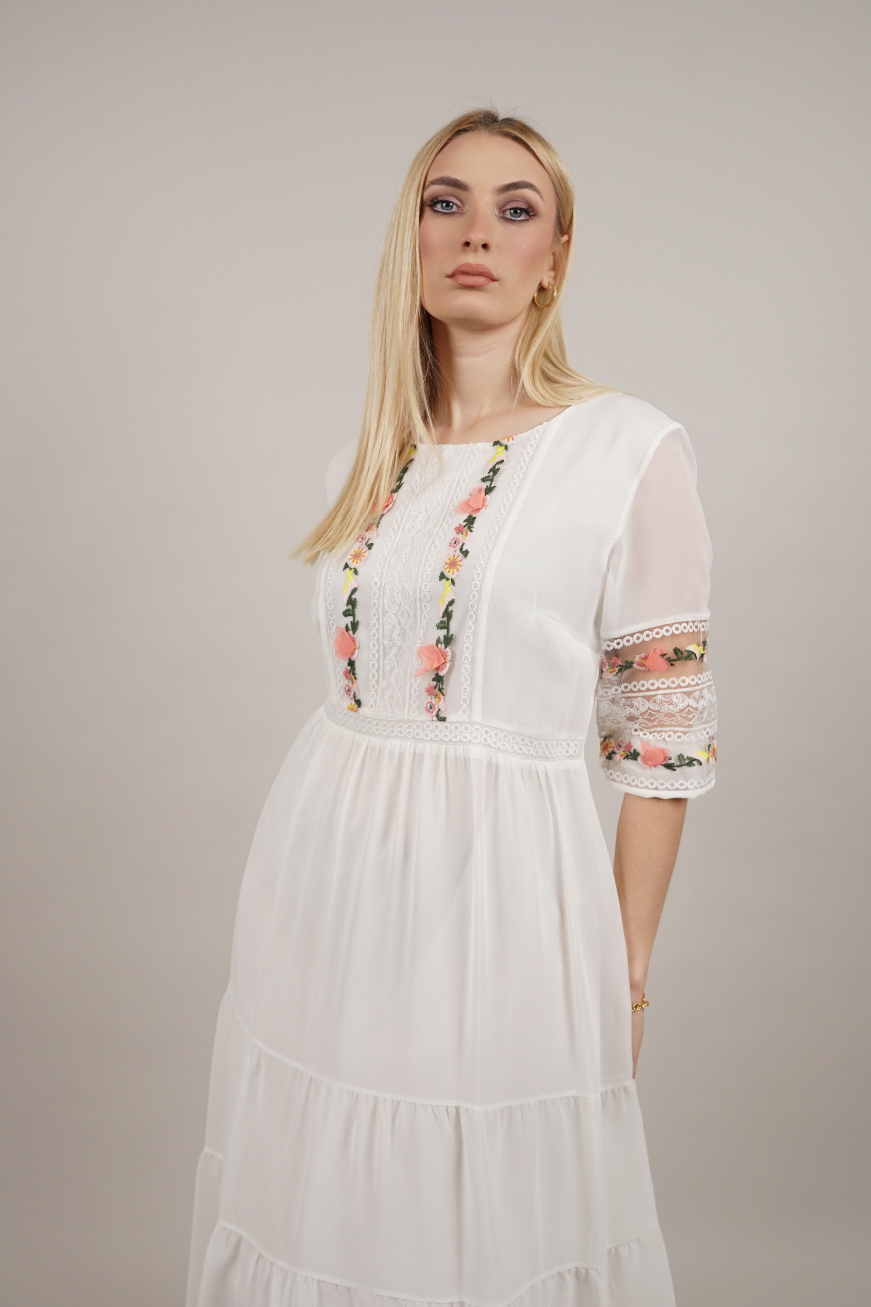 Lorena - romantična haljina sa vezom