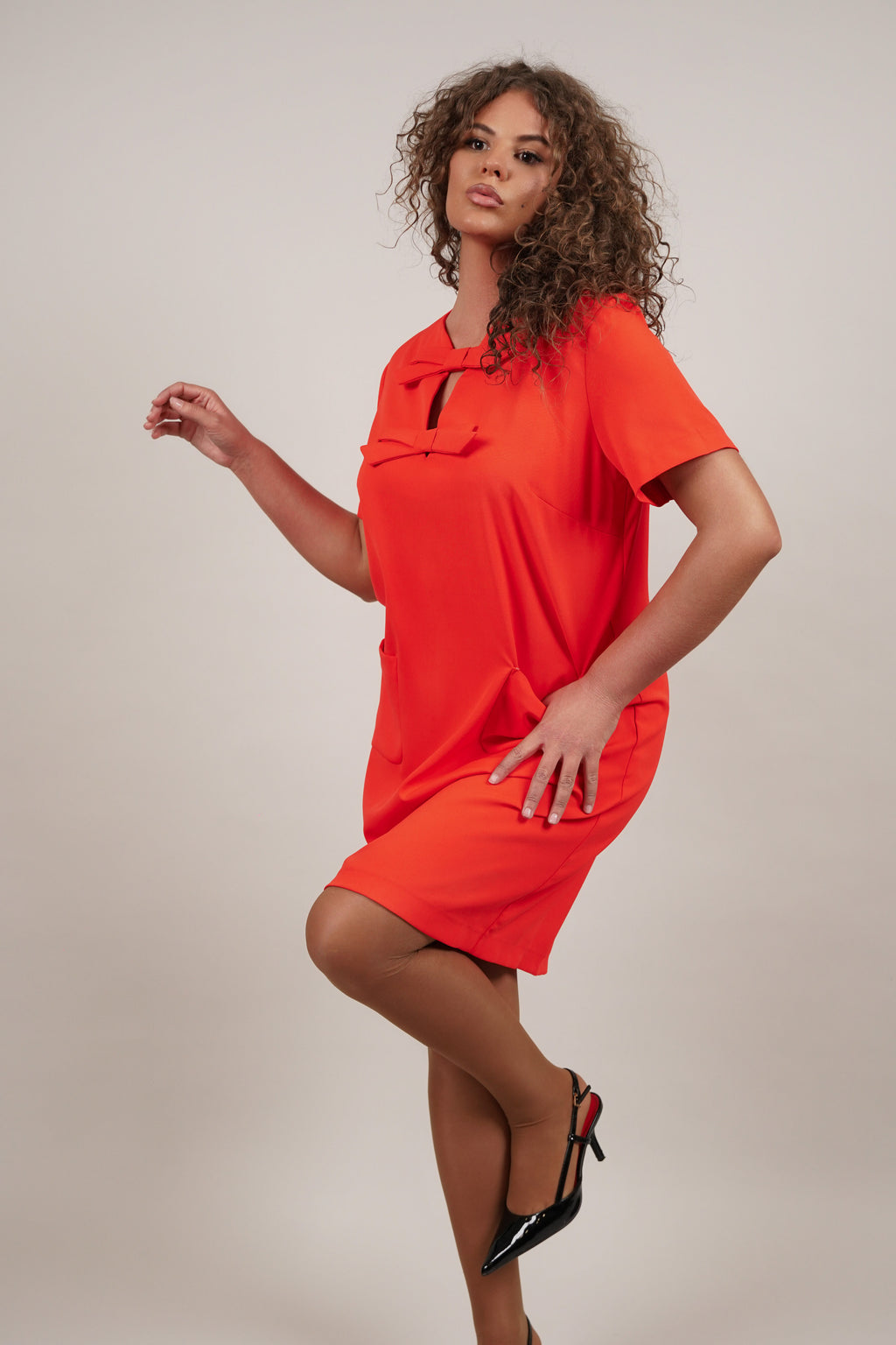 Luna – crvena pamučna haljina s mašnama i džepovima