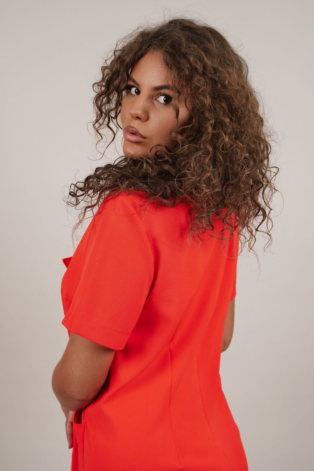 Luna – crvena pamučna haljina s mašnama i džepovima