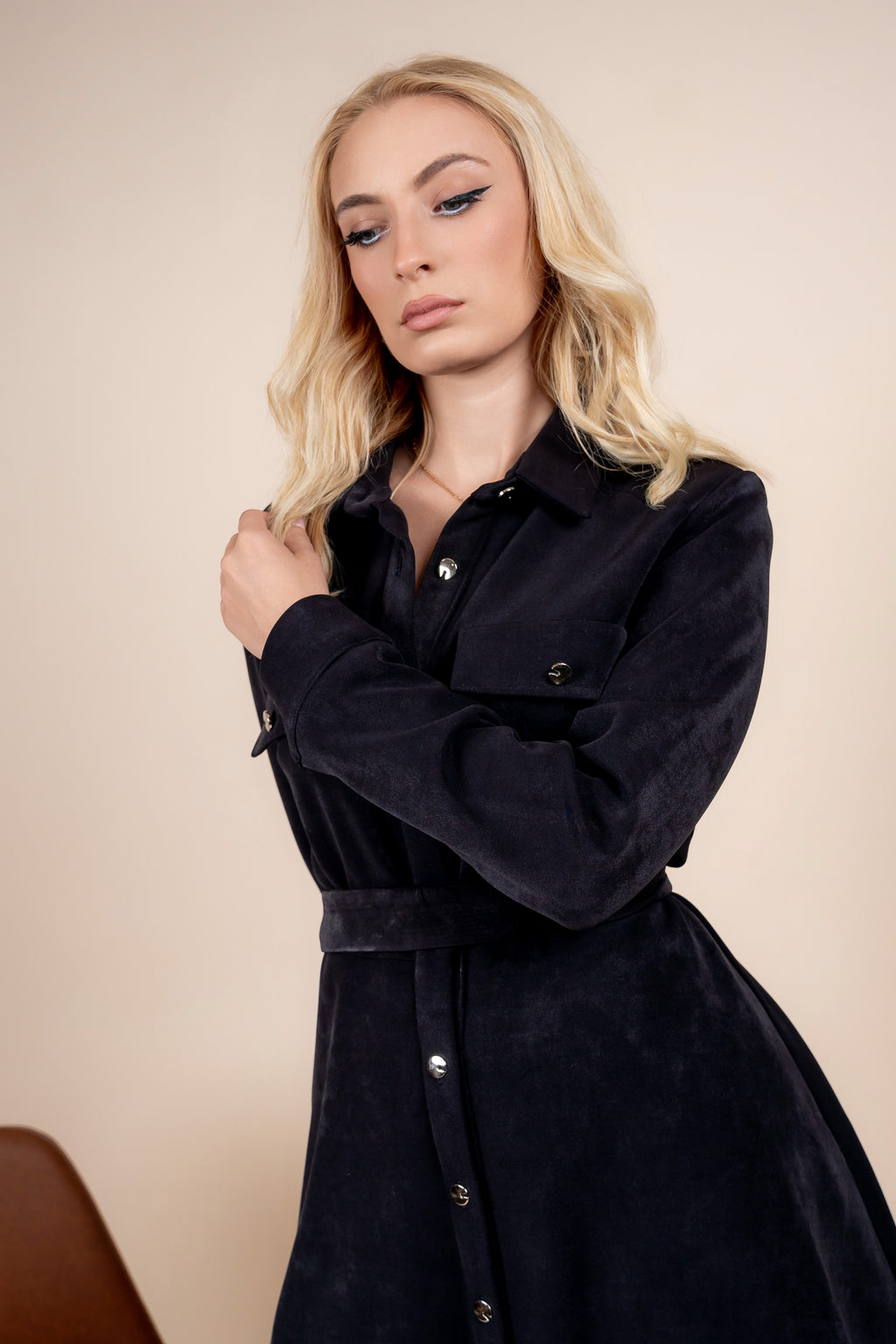 Aveline – crna haljina od toplog velura