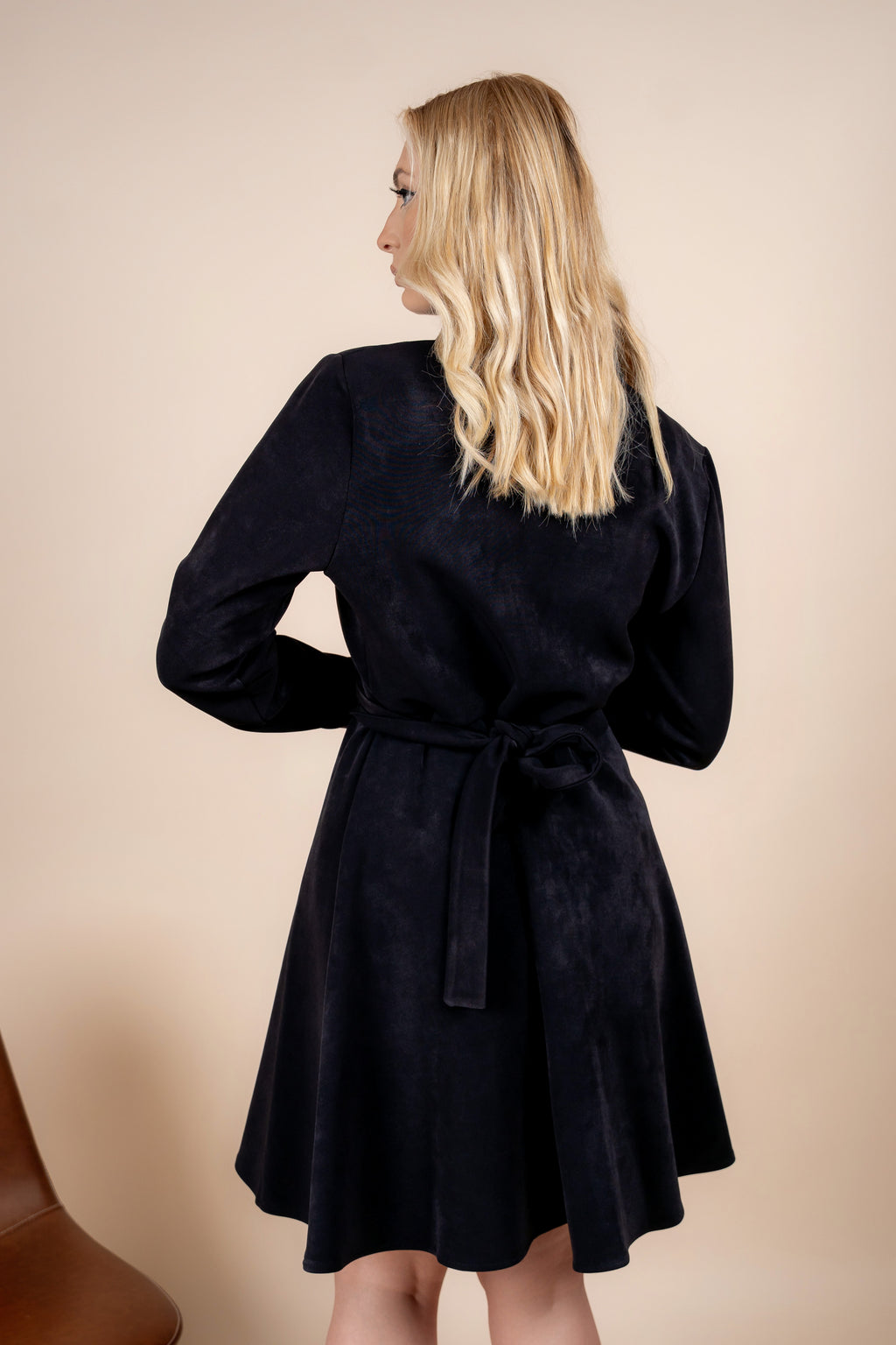 Aveline – crna haljina od toplog velura